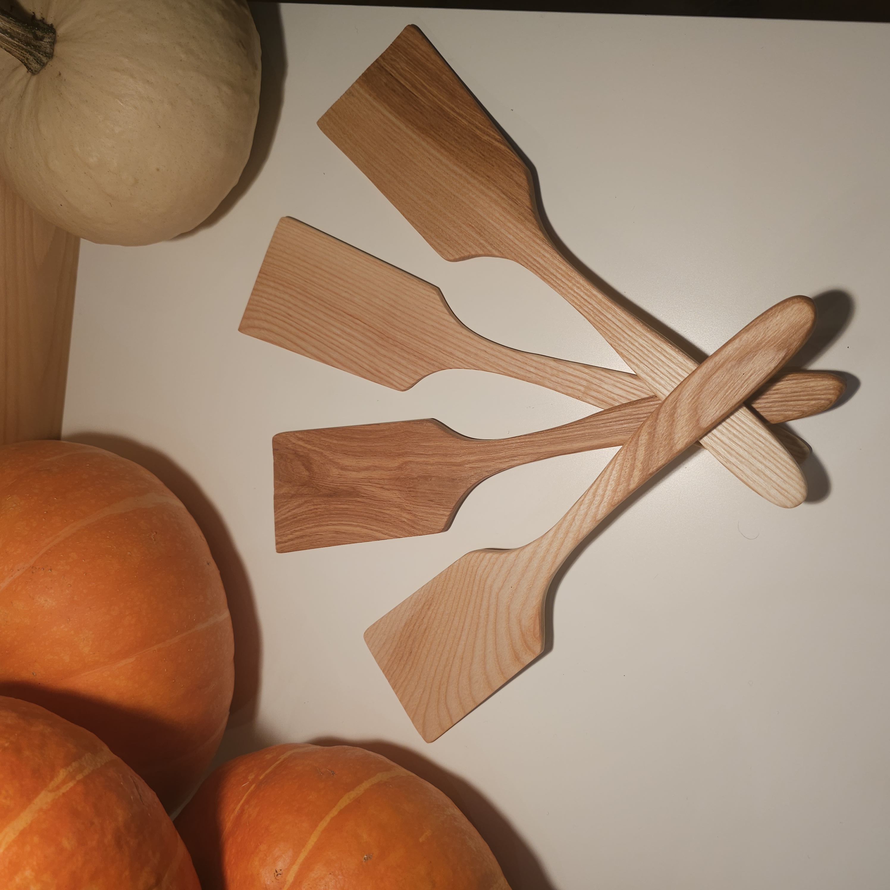 Medinė mentelė kairiarankiams