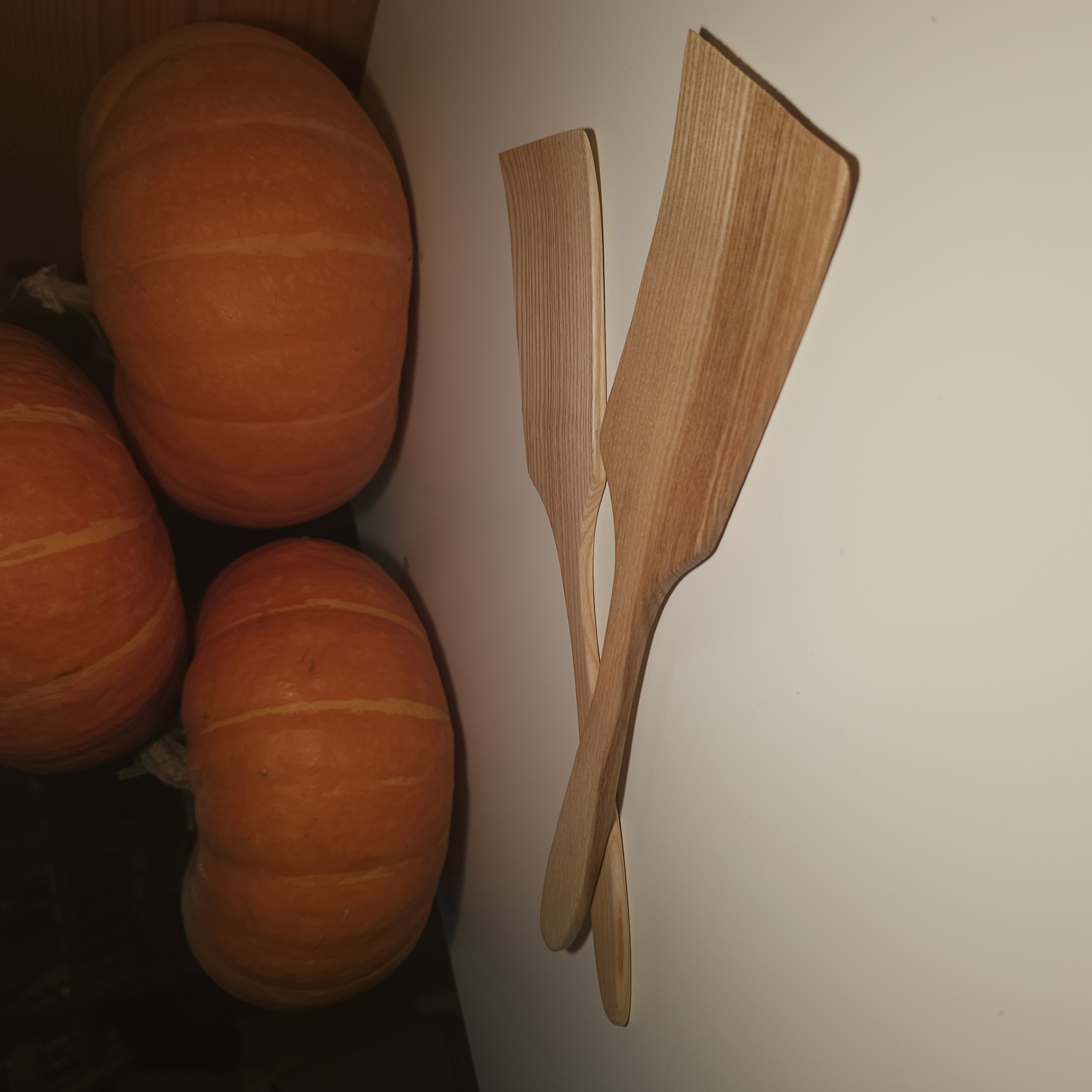 Medinė mentelė kairiarankiams