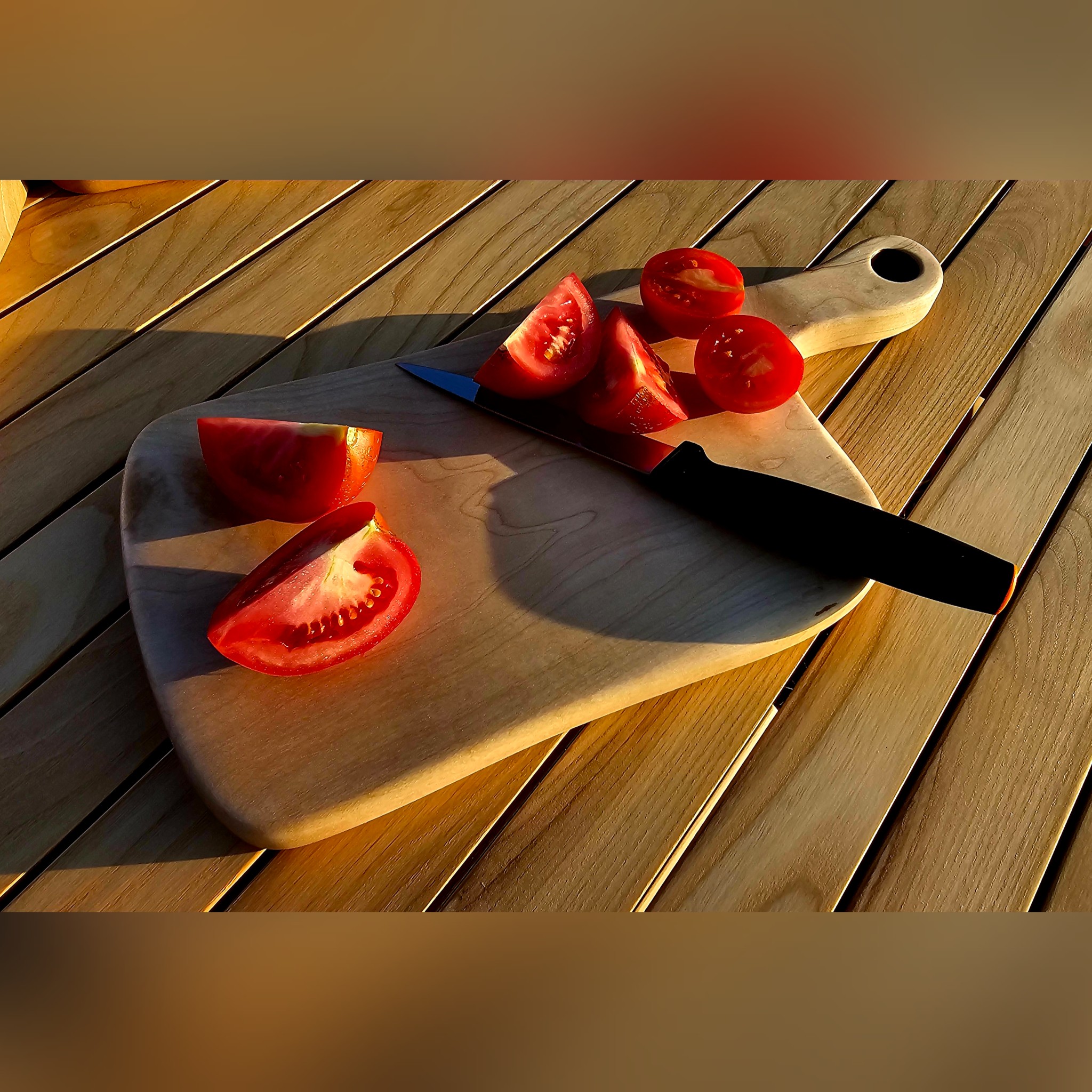 Medinė pjaustymo lentelė su rankena