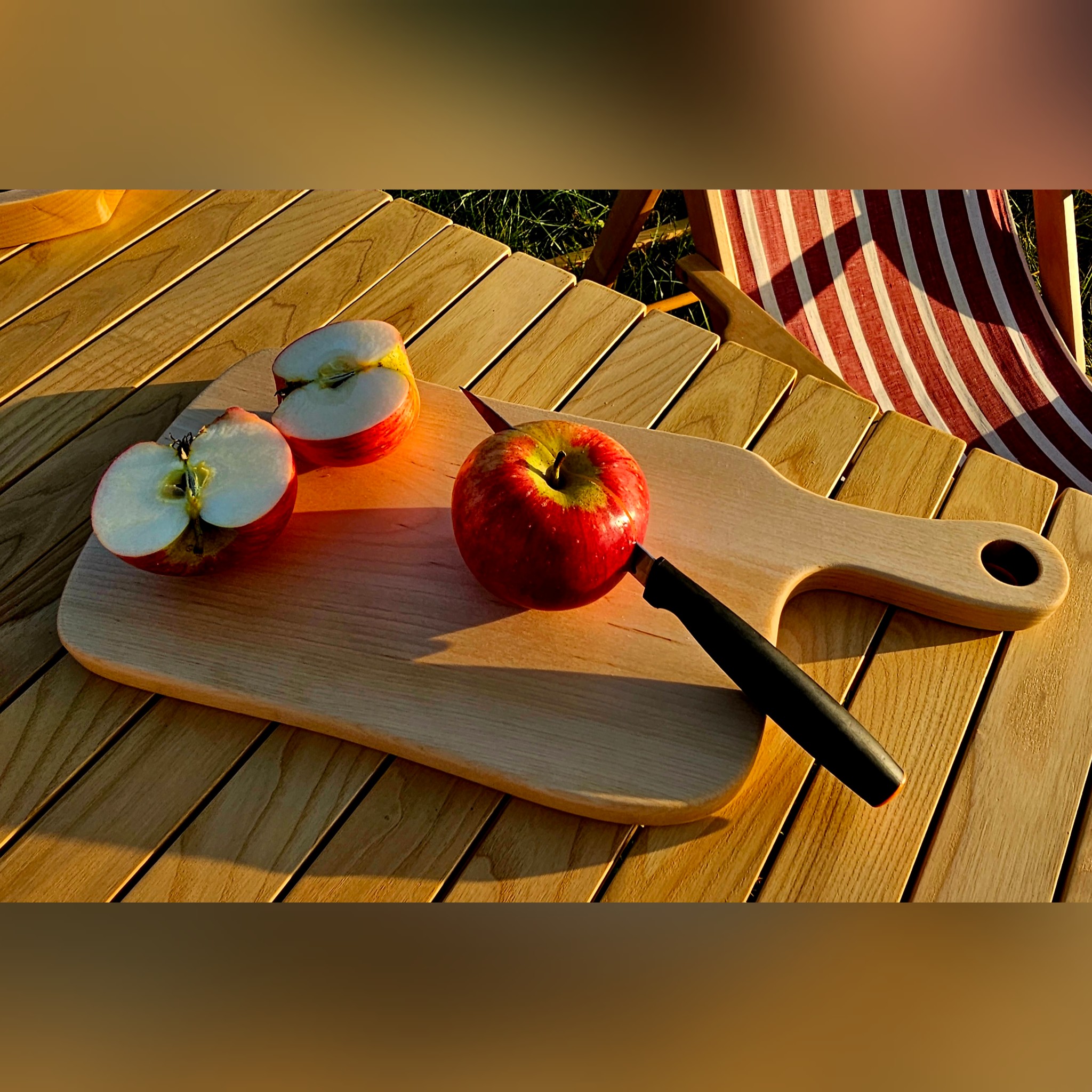 Medinė pjaustymo lentelė su rankena