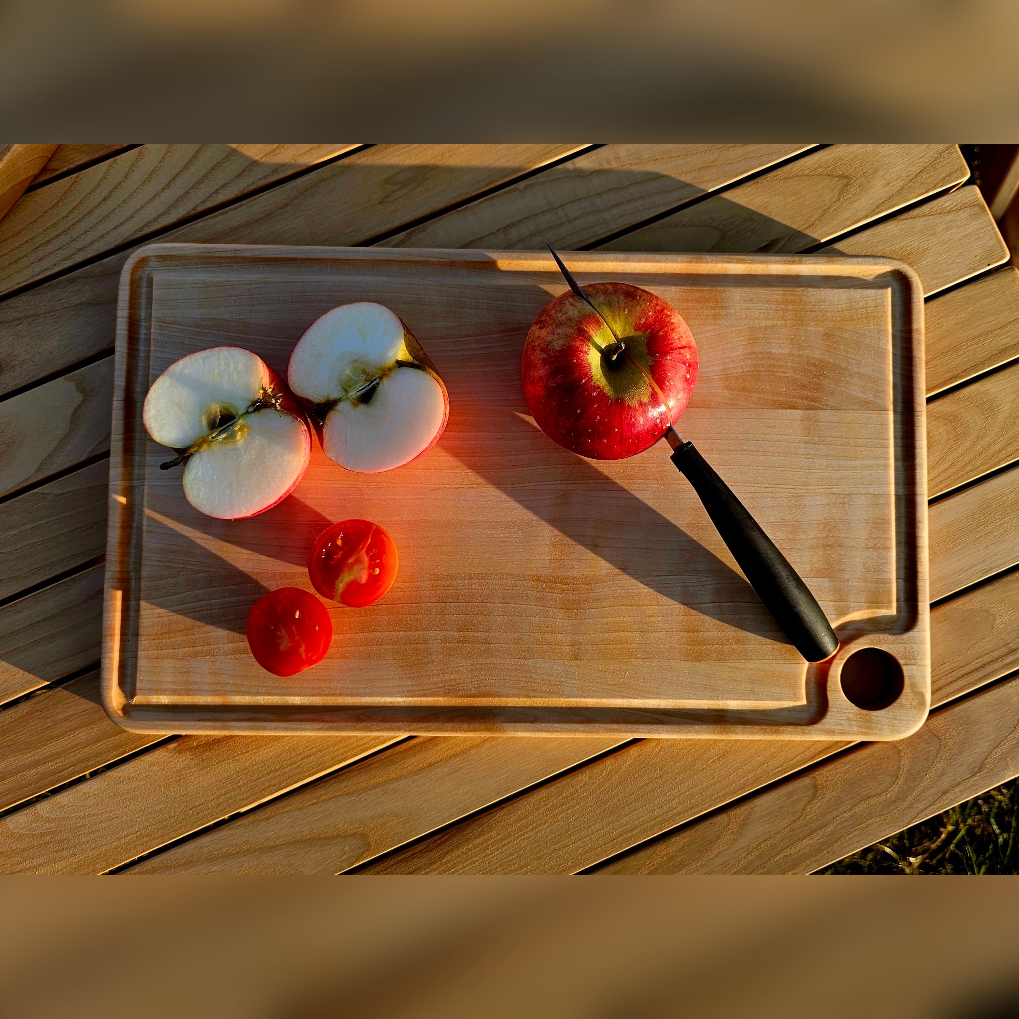 Medinė pjaustymo lentelė su grioveliu