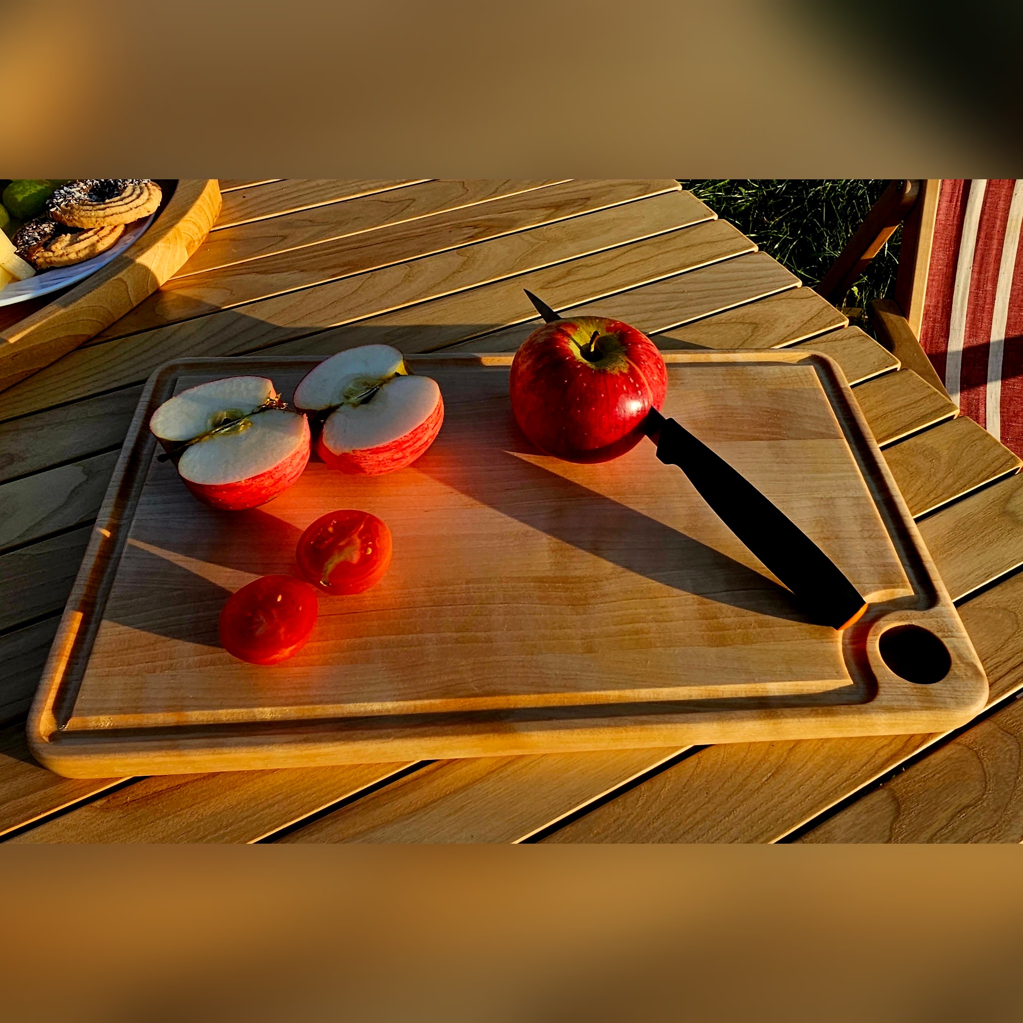 Medinė pjaustymo lentelė su grioveliu