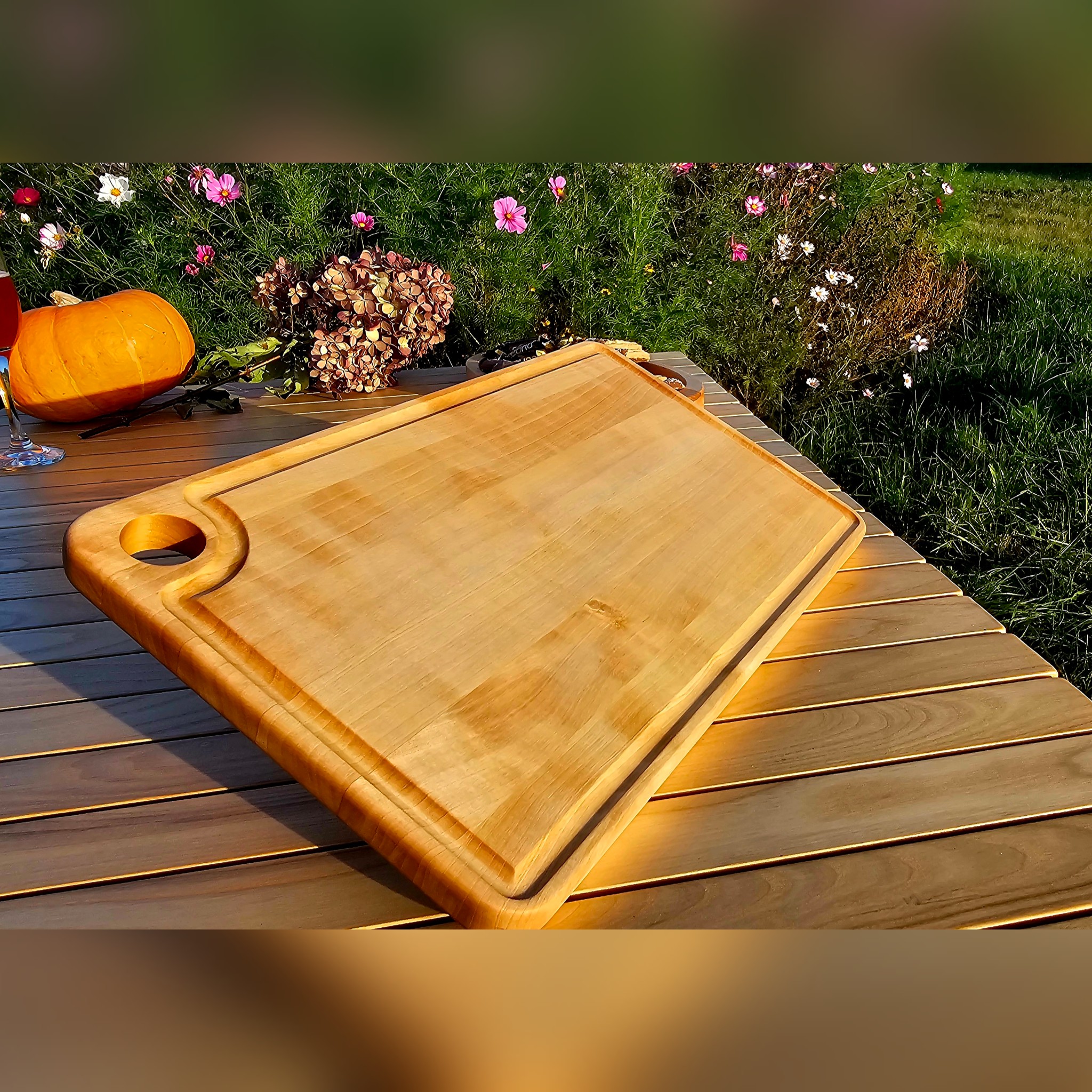 Medinė pjaustymo lentelė su grioveliu