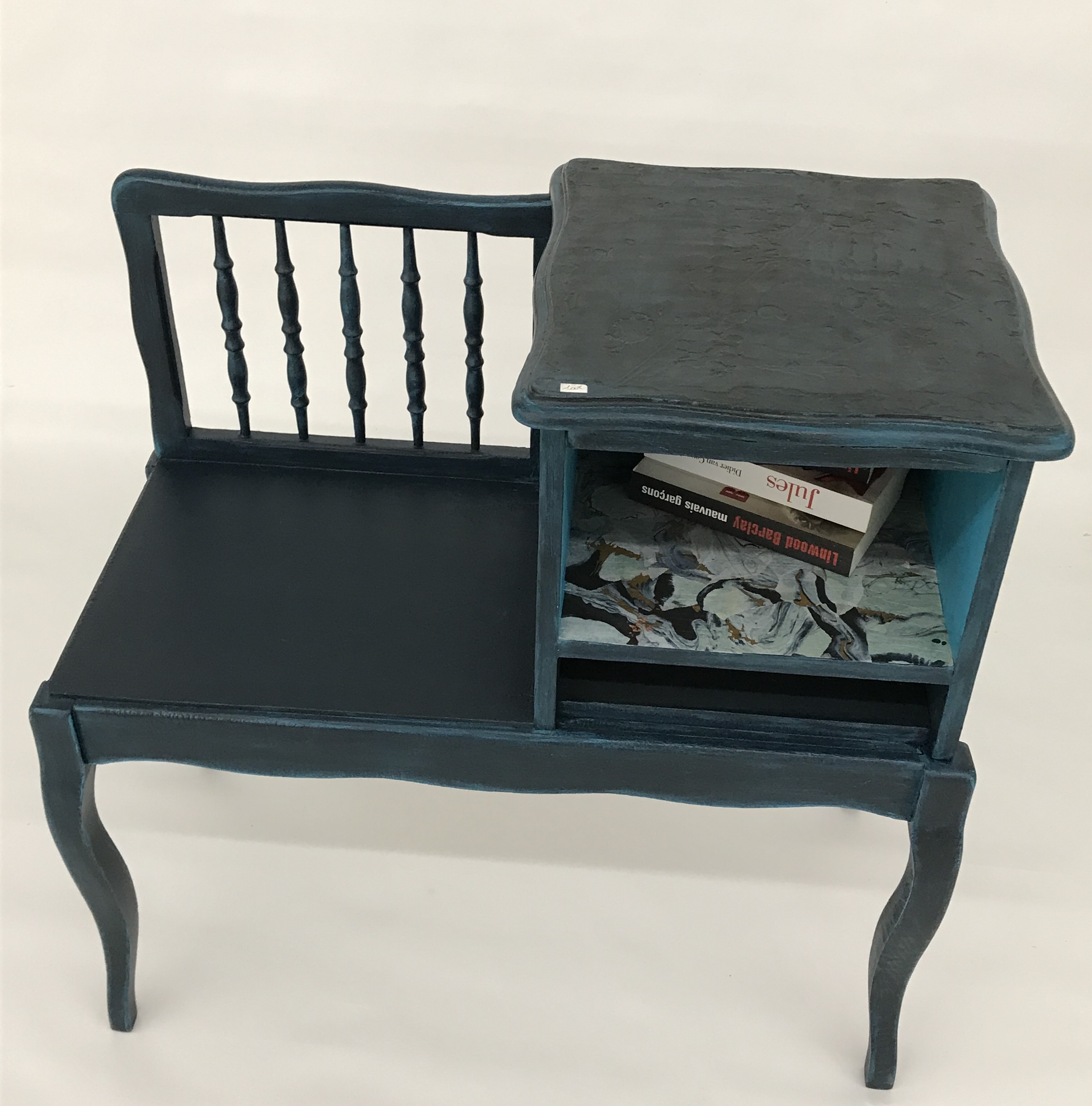 Meuble téléphone bleu