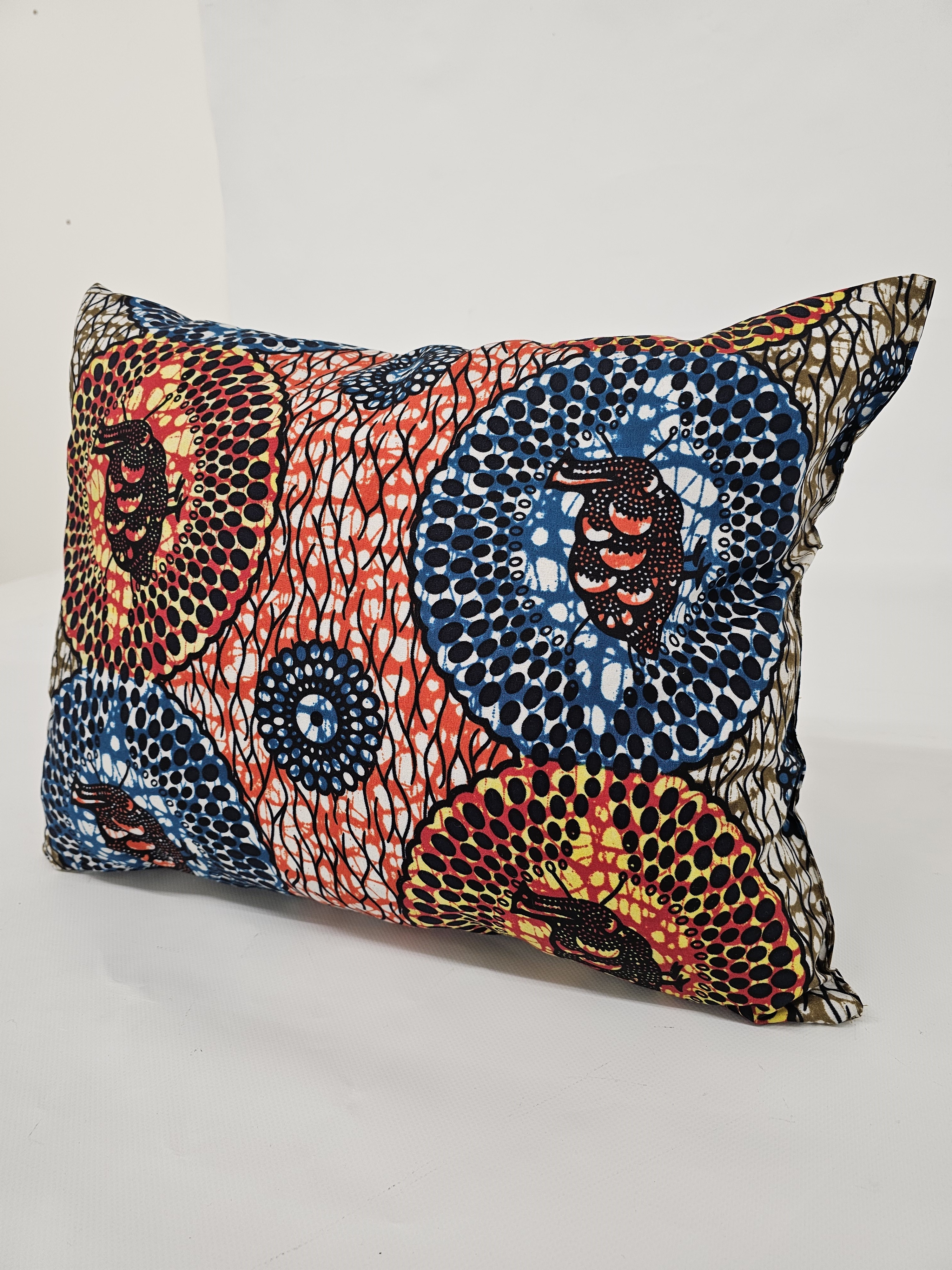 Coussin africain bleu rouge