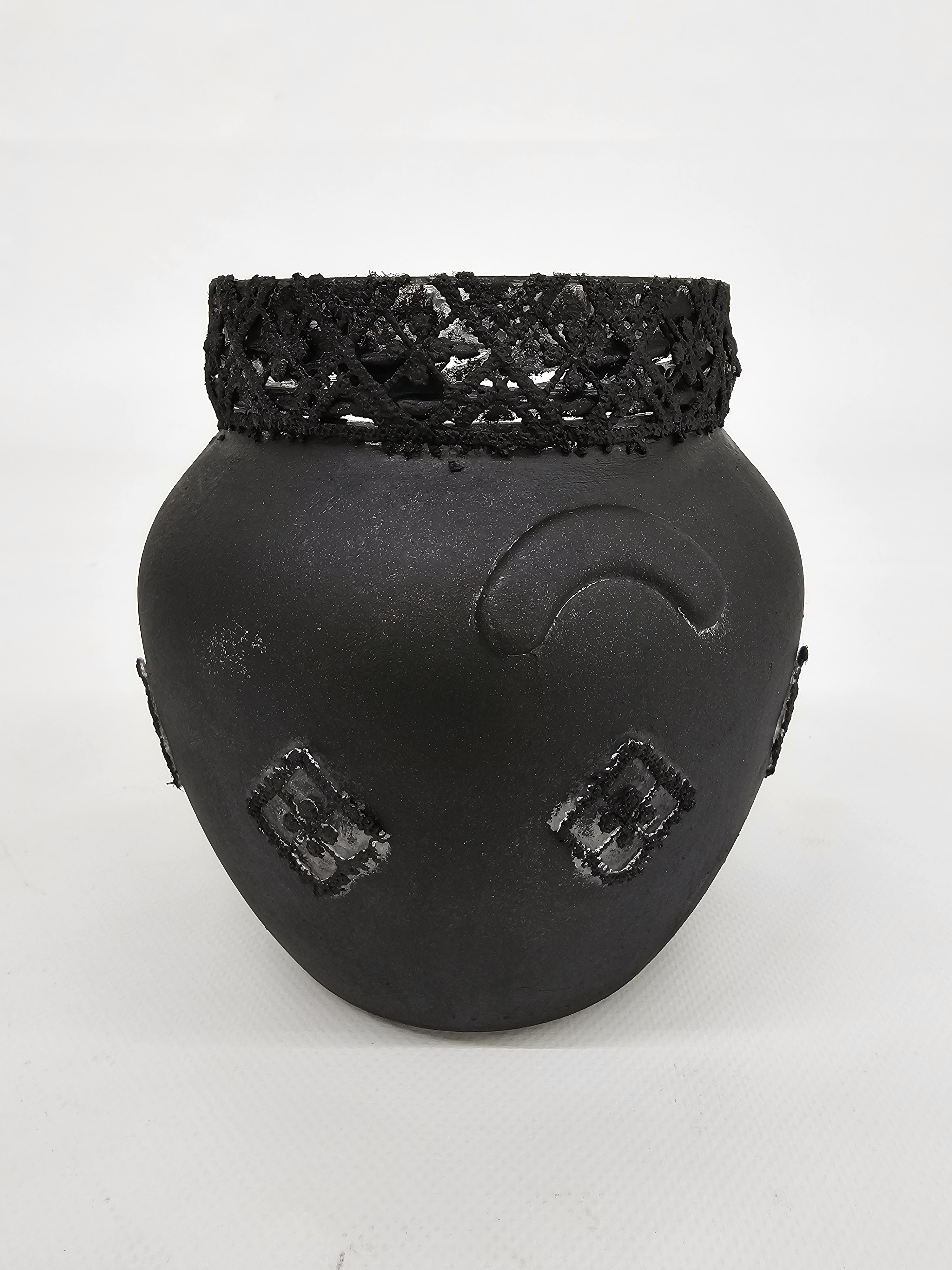 Vase losange noir