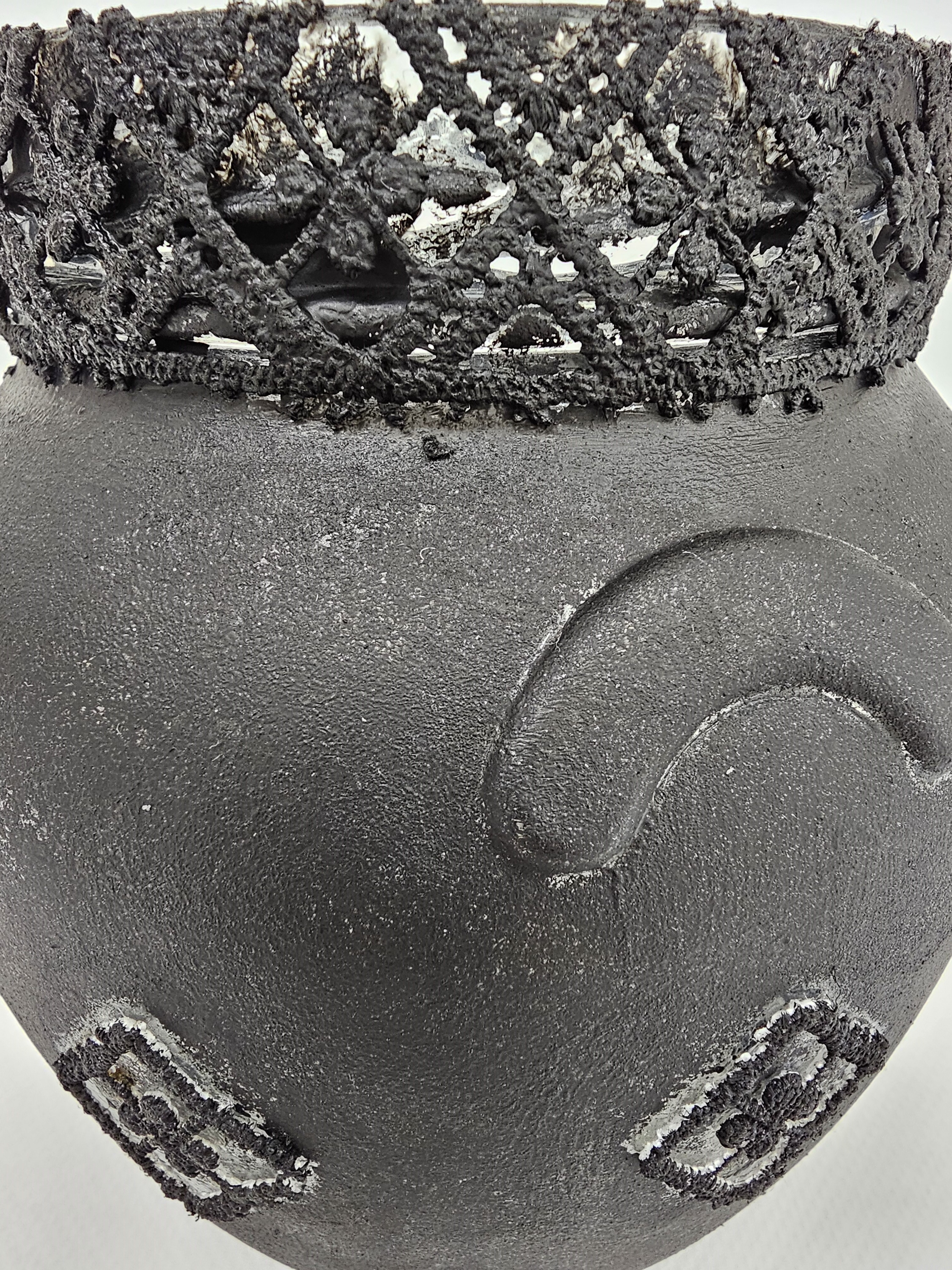 Vase losange noir