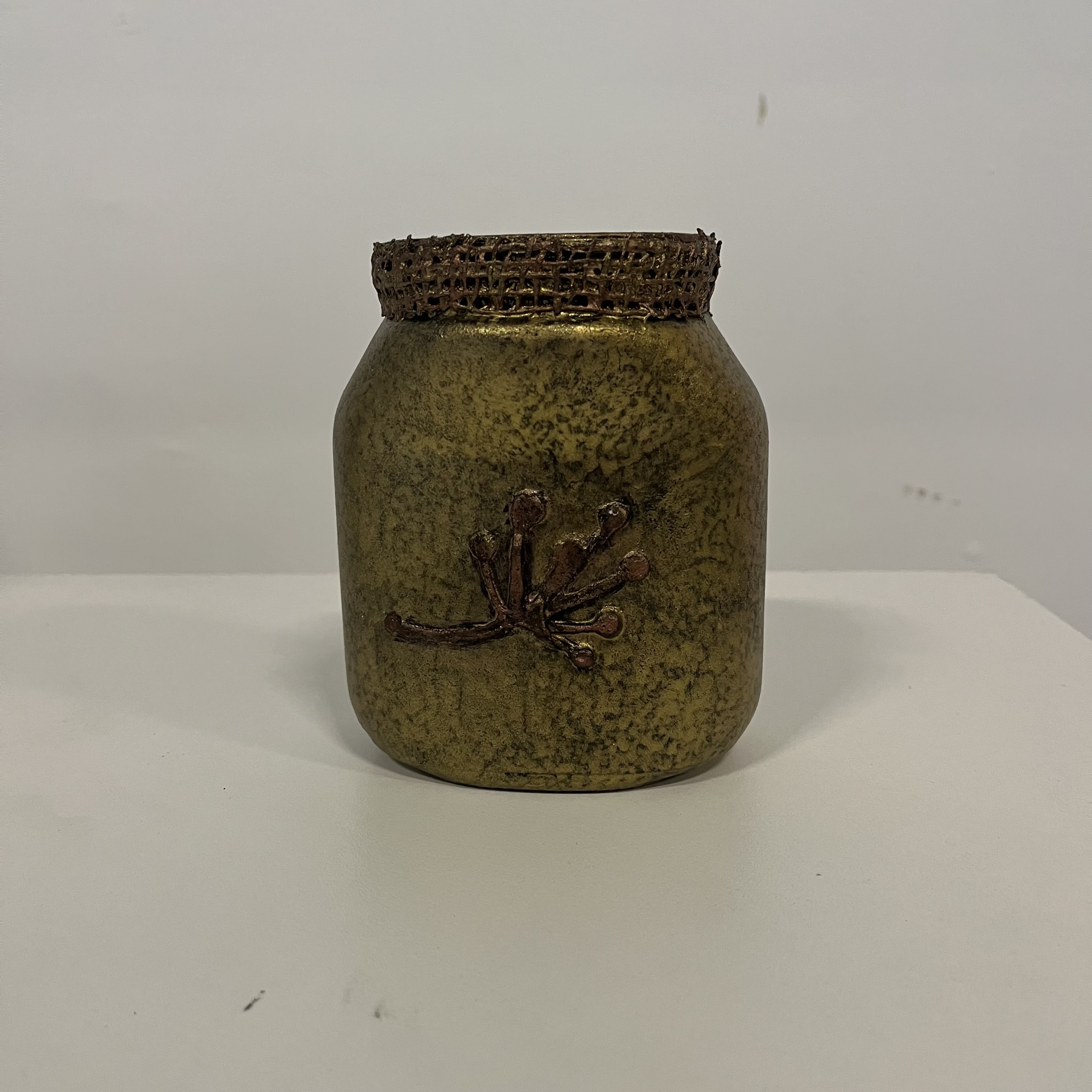 Petit pot doré