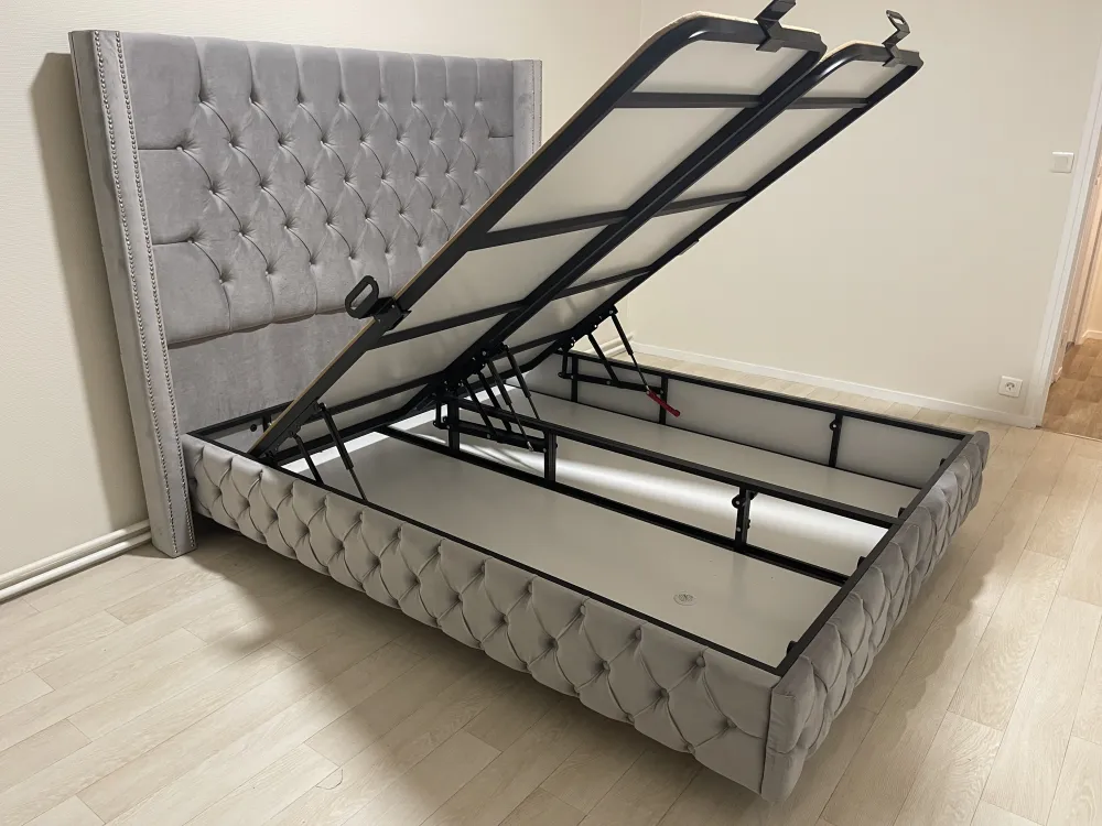 LIT COFFRE BOX CLOUTE GRIS 140x190cm