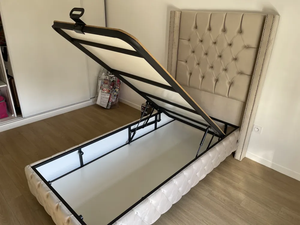 LIT COFFRE BOX CLOUTE BEIGE 90x190cm