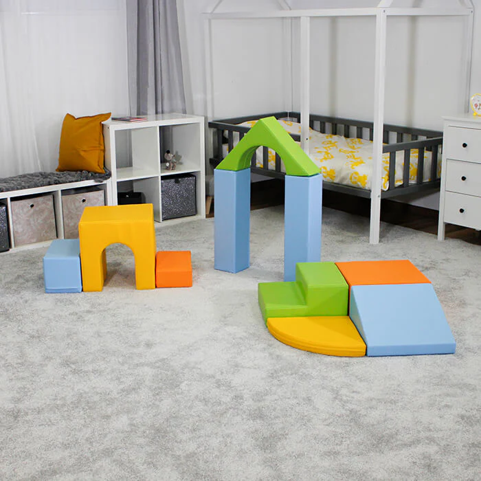 Žaidimų aikštelė - kūrybiškumas (šviesiai spalvota)