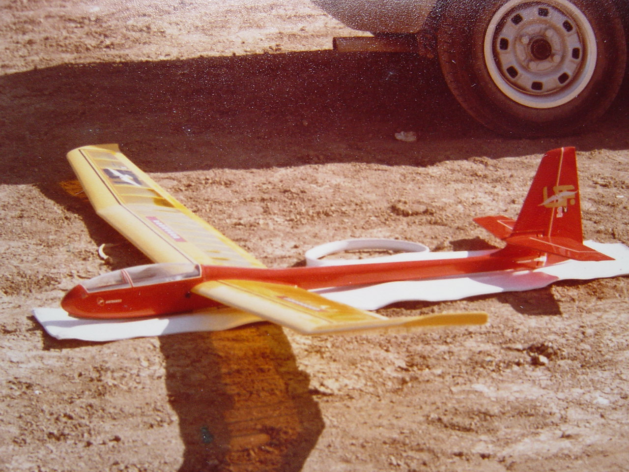 Aquila 100" Standard Class Glider by Airtronics ~Laser-cut balsa/ply parts set