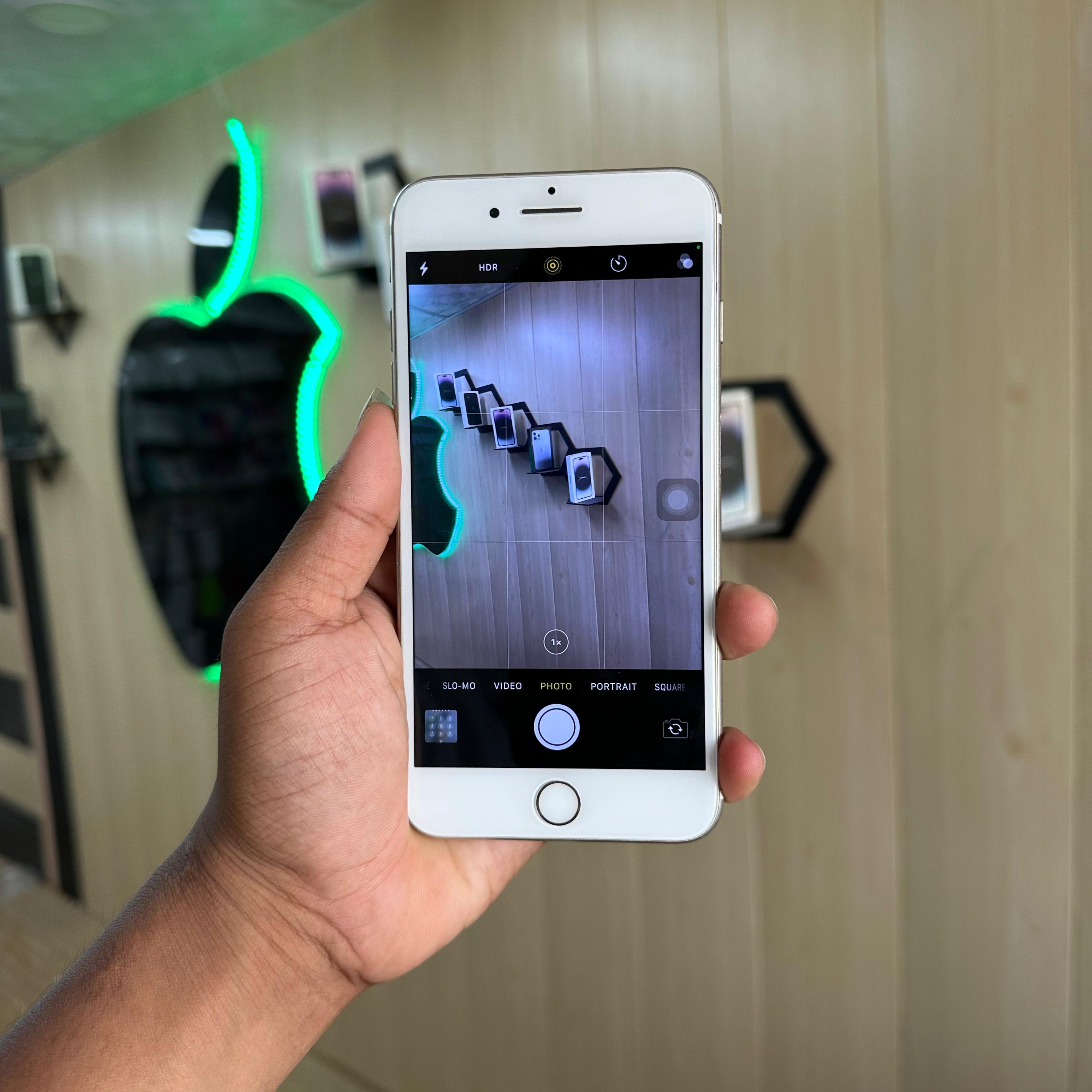 Iphone 7 plus  128gb 18k 