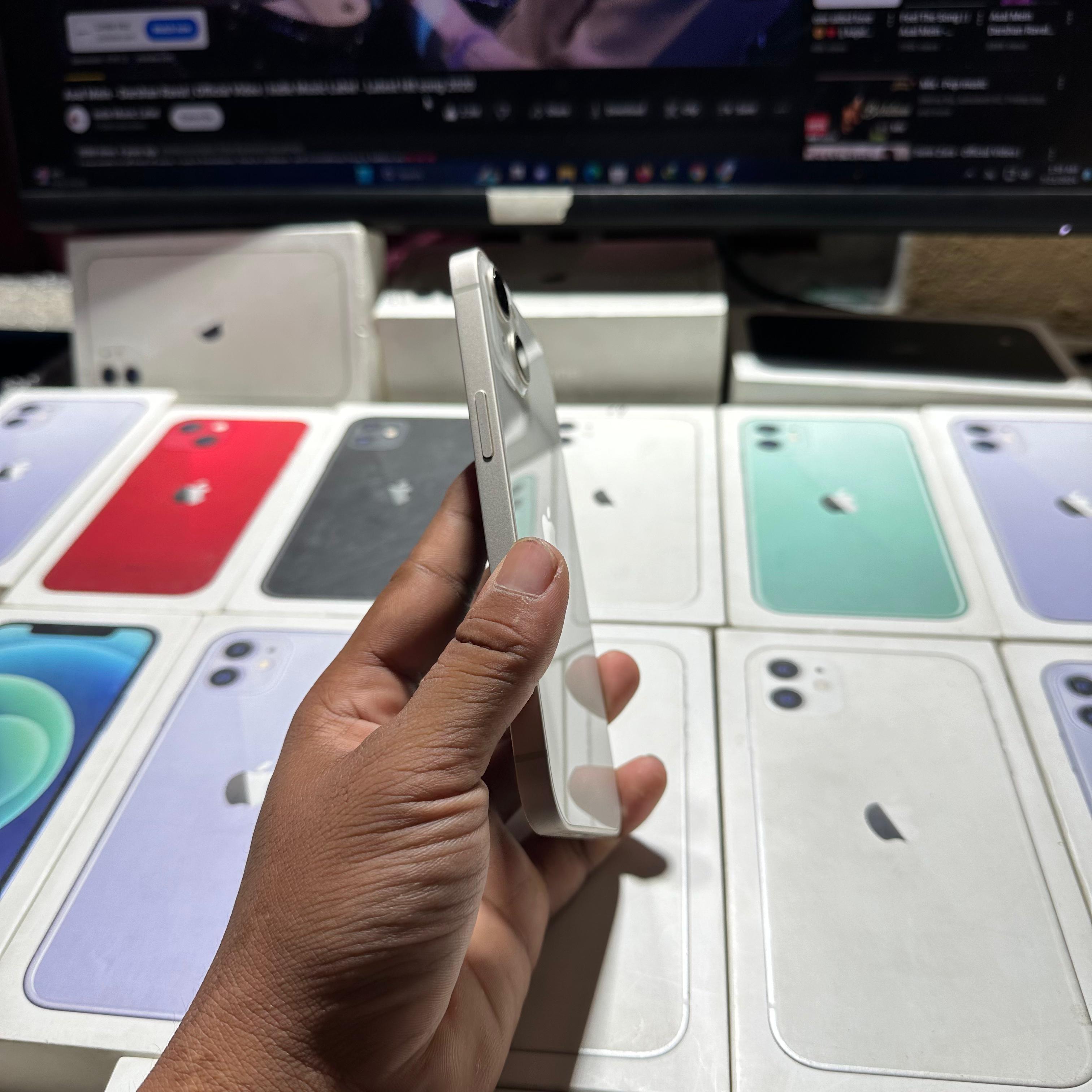 iPhone 13 128gb White Color 87% 