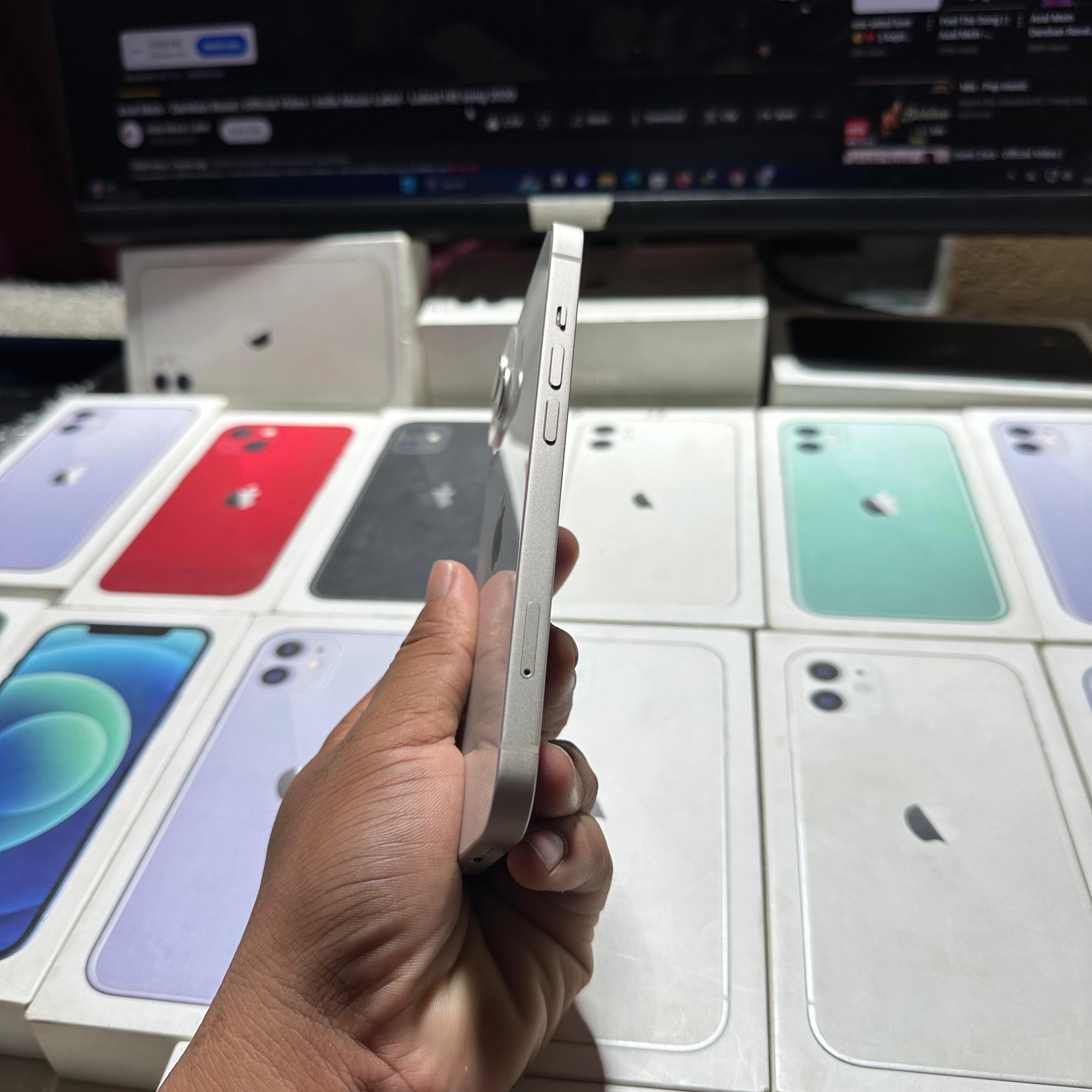 iPhone 13 128gb White Color 87% 