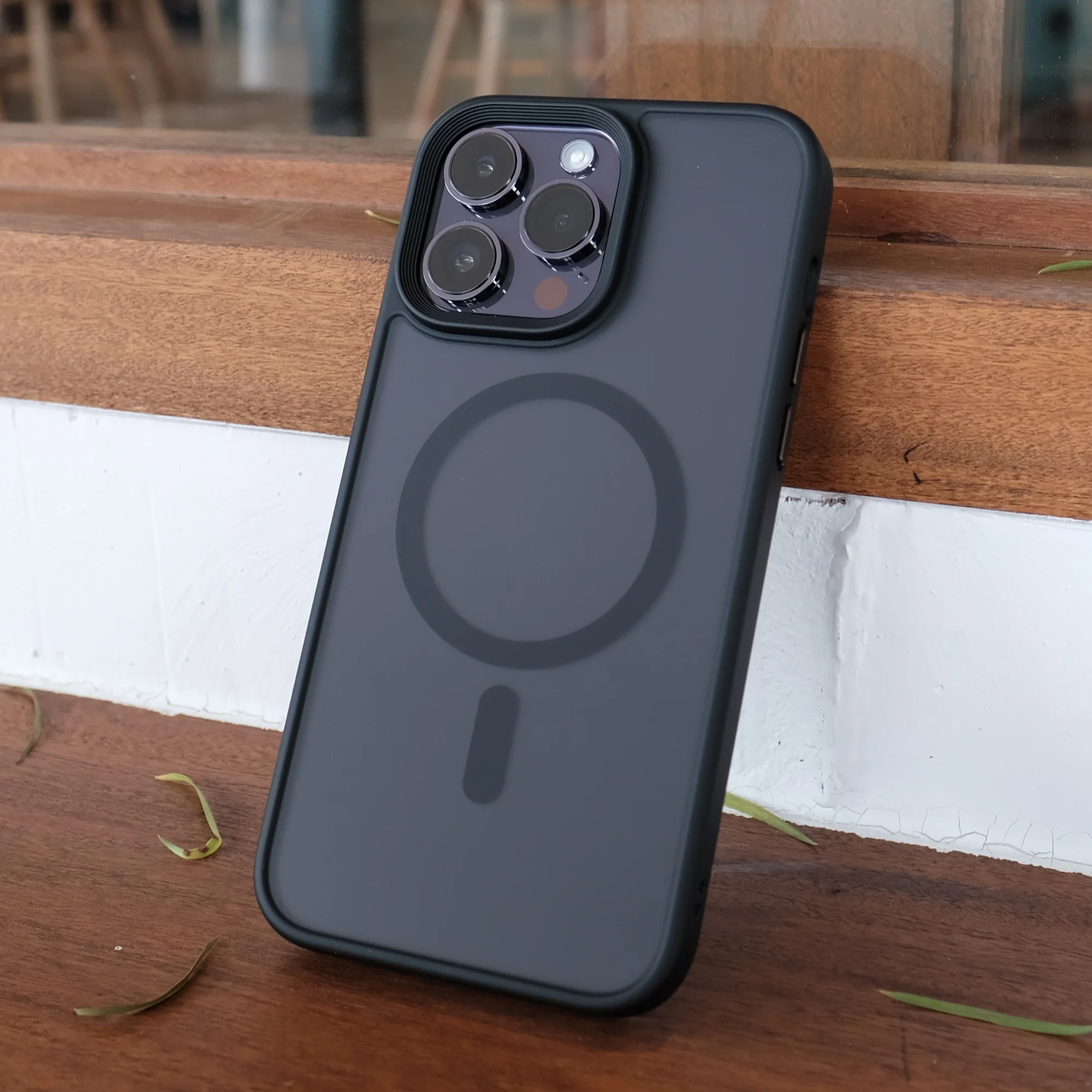 macsafe  iphone 14pro cover 