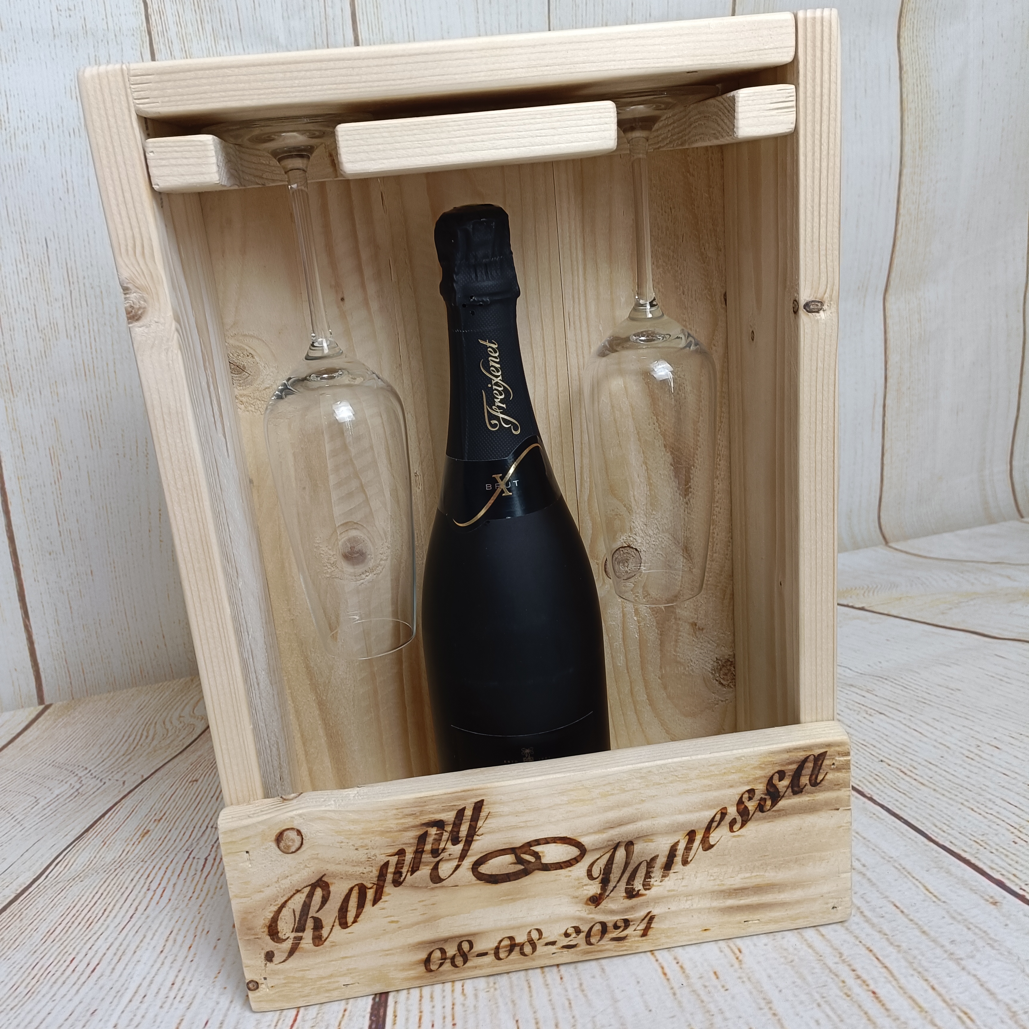Wijn / cava kist met gepersonaliseerd glas