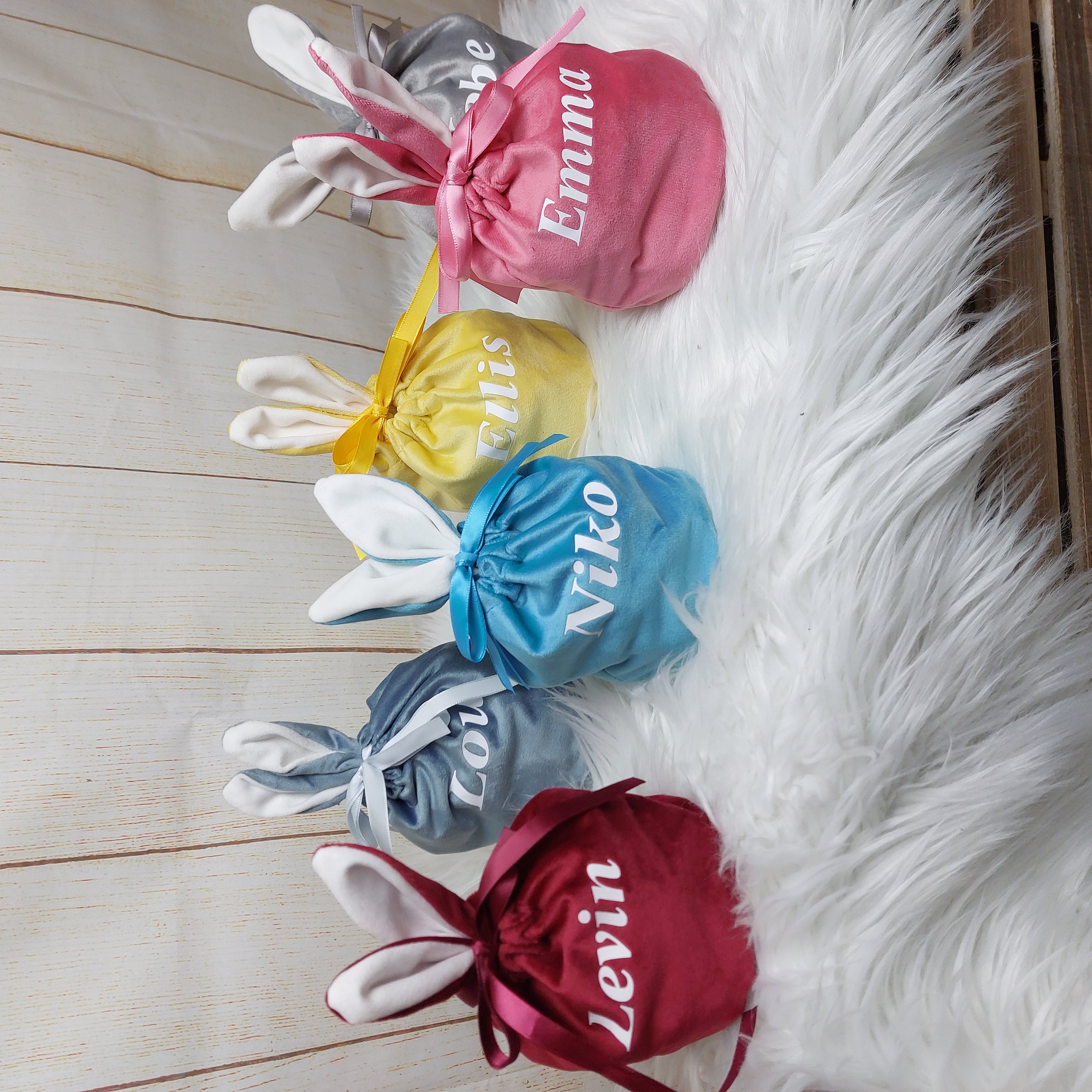 Paasmandjes met naam "mini"