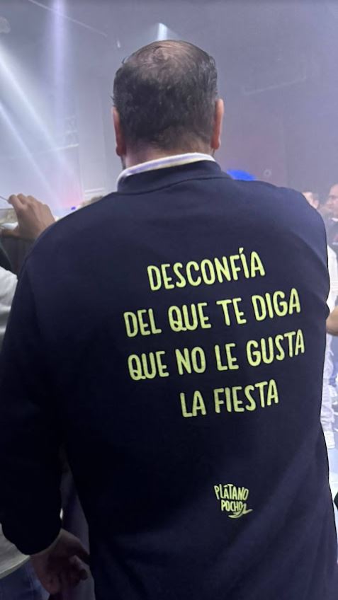 Sudadera Azul Marino Básica Desconfía