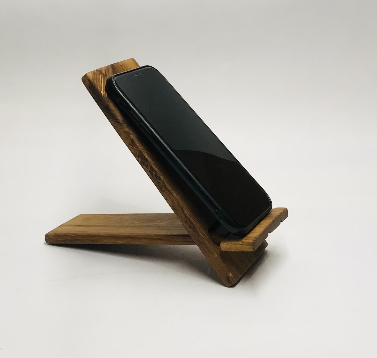 Stovelis telefonui/wooden stand