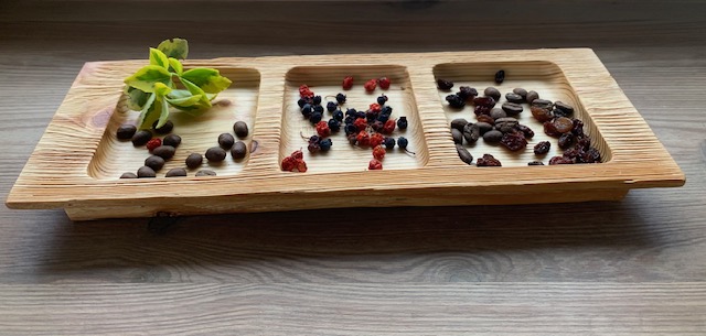 Medinis padėklas, maumedis/wooden tray, larch 33,5x12x3,5 cm