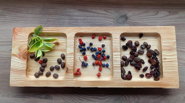Medinis padėklas, maumedis/wooden tray, larch 33,5x12x3,5 cm