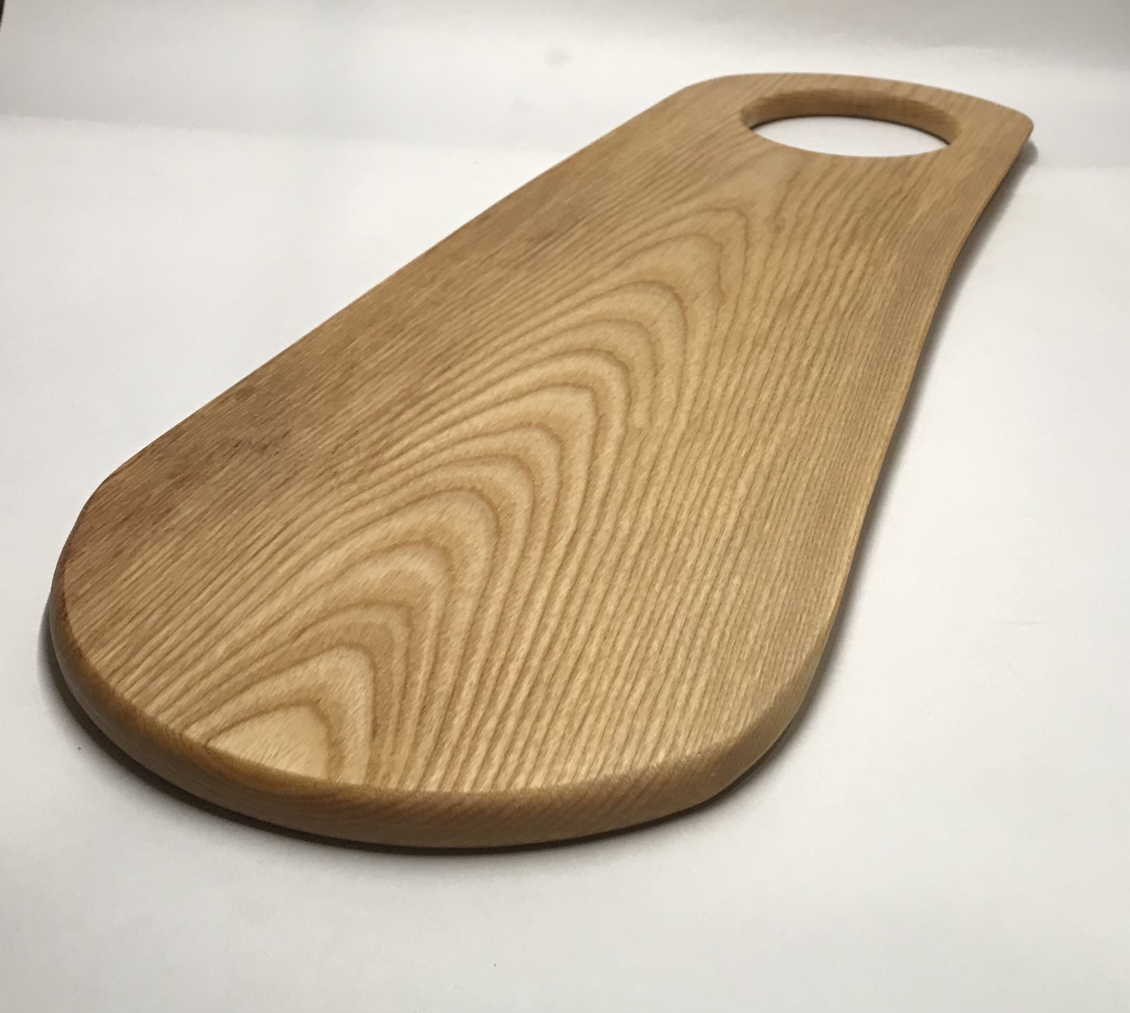Pjaustymo - serviravimo lentelė, uosis/ cutting - serving board, ash tree 58,5x20/17x1,5 cm