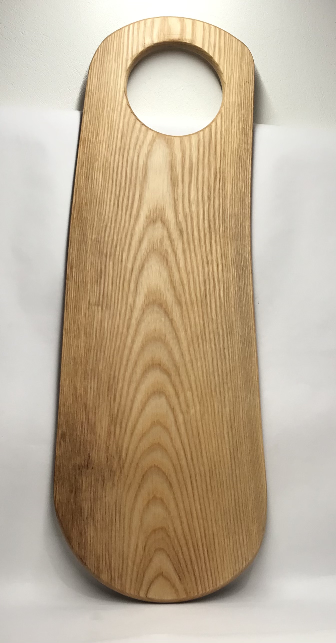 Pjaustymo - serviravimo lentelė, uosis/ cutting - serving board, ash tree 58,5x20/17x1,5 cm