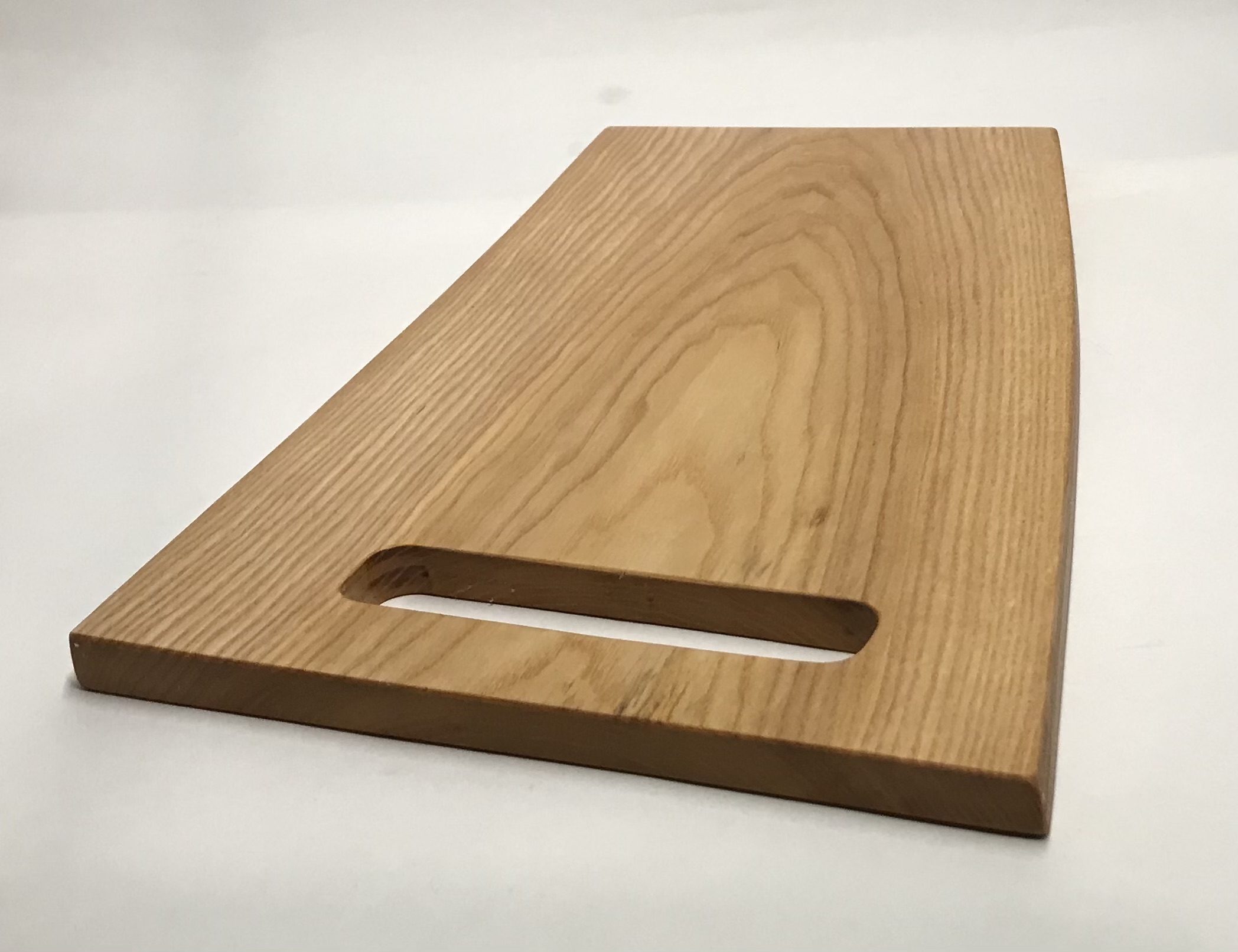 Pjaustymo-serviravimo lentelė, uosis/ cutting-serving board, ash tree 44x19/24x1,5 cm