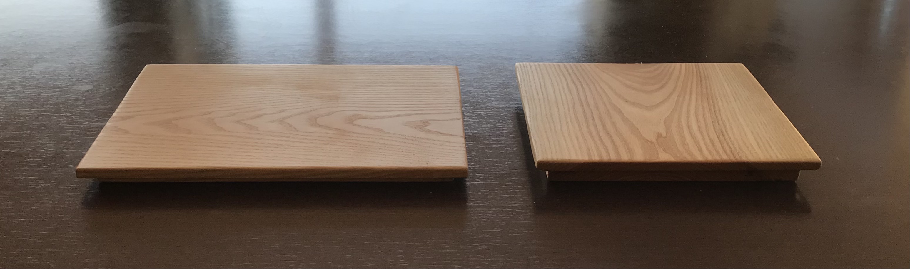 Pjaustymo-serviravimo lentelė, uosis - 2 vnt./ cutting-serving board, ash tree - 2 pcs 26,5x20x1,5 cm; 19x20x2 cm