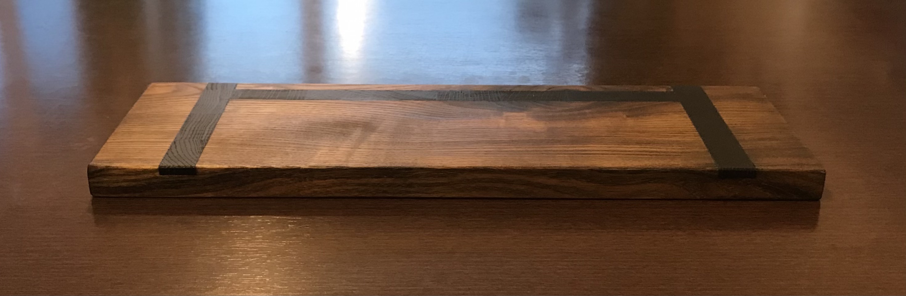 Pjaustymo-serviravimo lentelė, uosis/ąžuolas (tamsintas)/ cutting-serving board, ash tree/oak (darkened) 41,5x14x2 cm