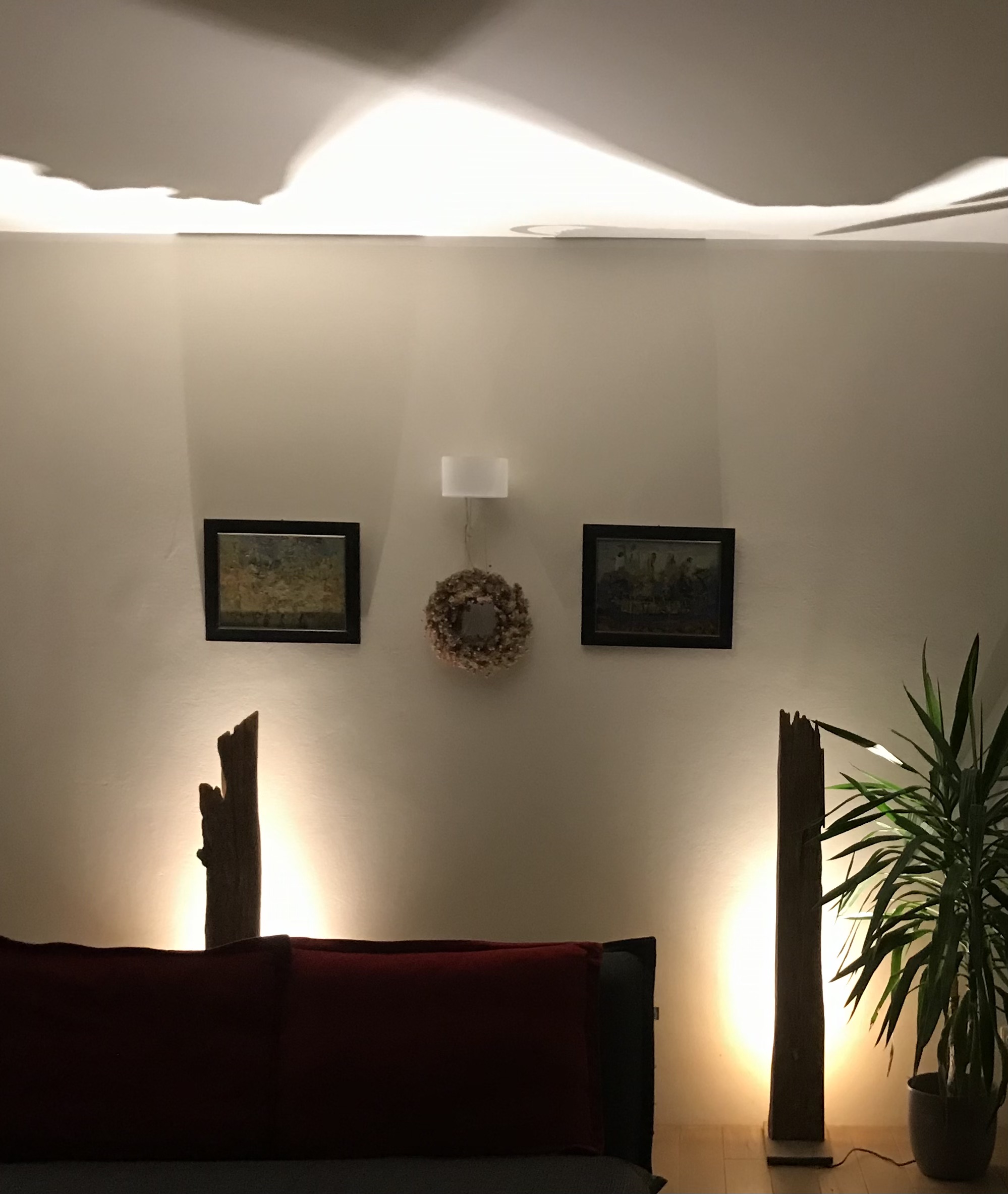 Interjero elementas (II) su šviesos šaltiniu (7W, 3000K, LED), ąžuolas, h-147 cm, plotis apie 16 cm