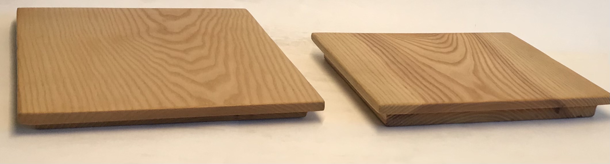 Pjaustymo-serviravimo lentelė, uosis - 2 vnt./ cutting-serving board, ash tree - 2 pcs 26,5x20x1,5 cm; 19x20x2 cm