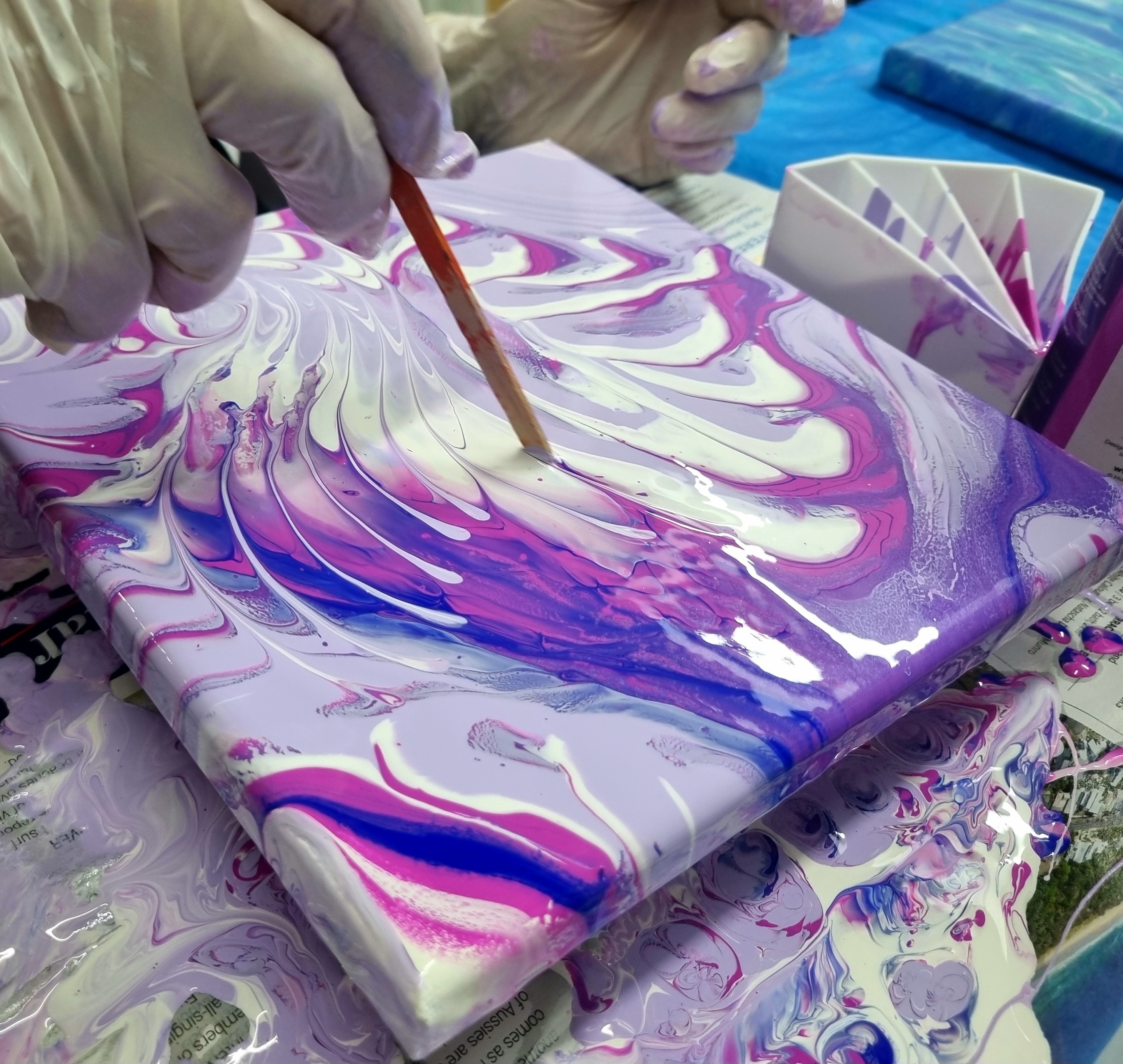 ACRYLIC POURING + Xmas Baubles