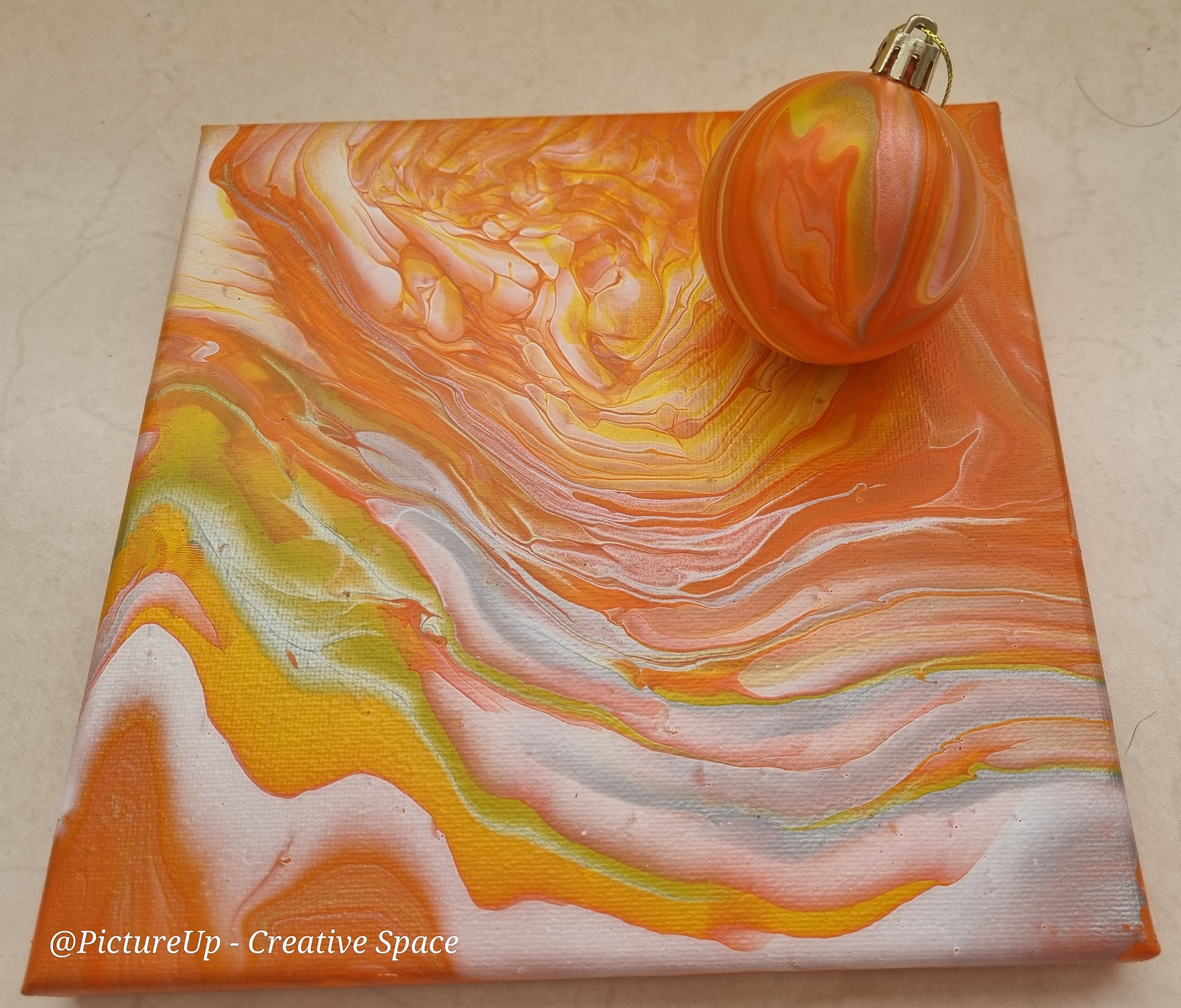 ACRYLIC POURING + Xmas Baubles