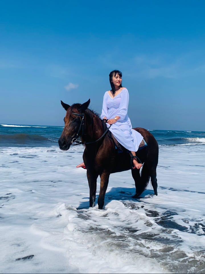BEACH HORSE RIDING