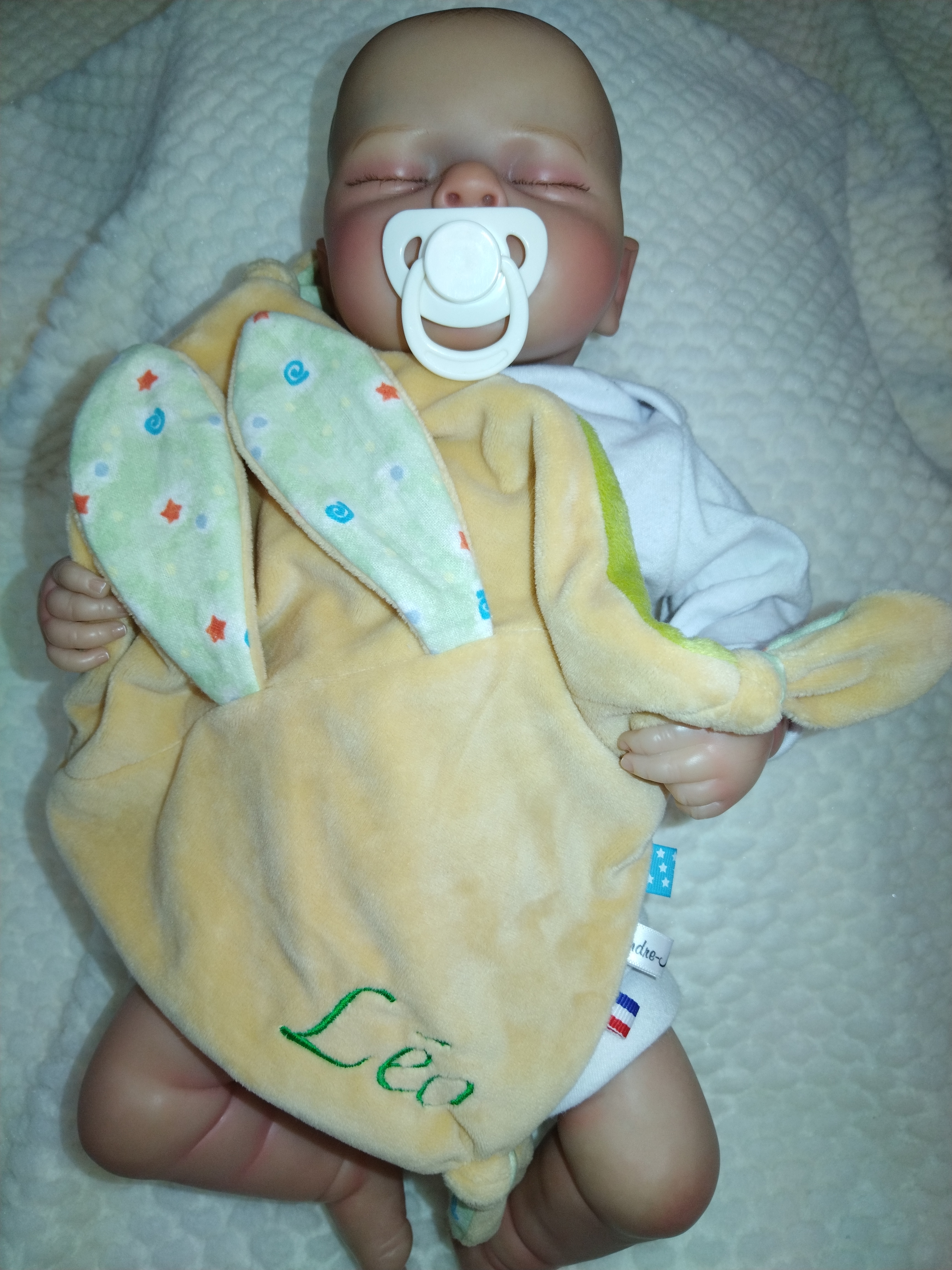Tendre doudou lapinou brodé