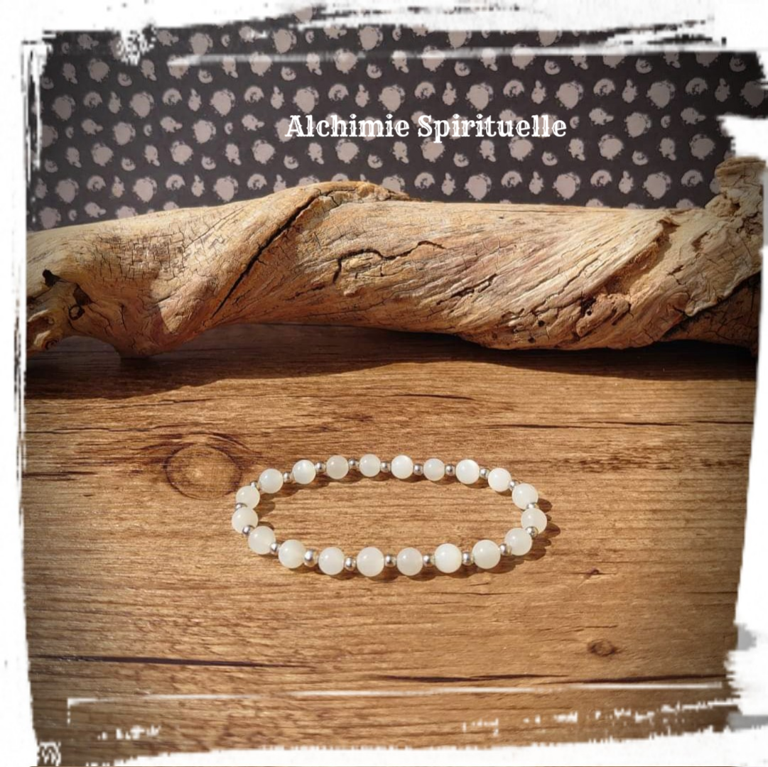 Bracelet Pierre de Lune, L'intemporel