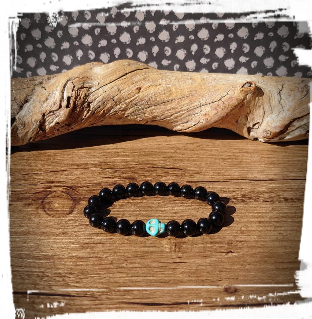 Bracelet Tourmaline noire, perle de Tête de mort
