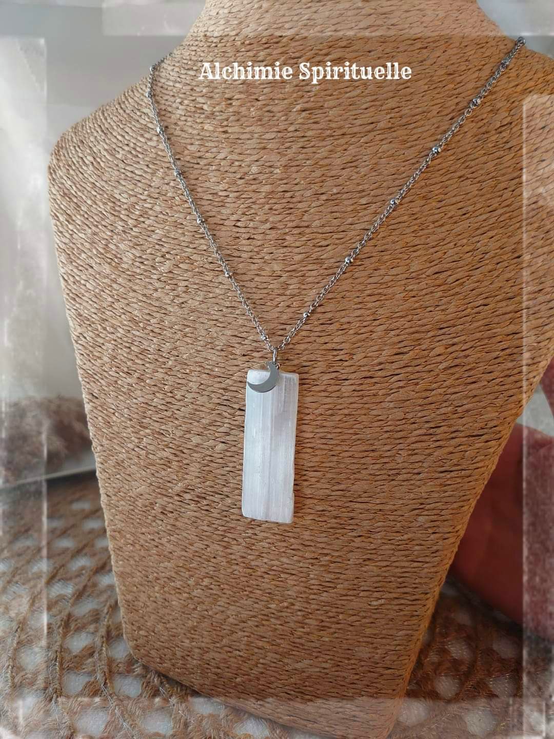 Sautoir Sélénite brute, charme Lune