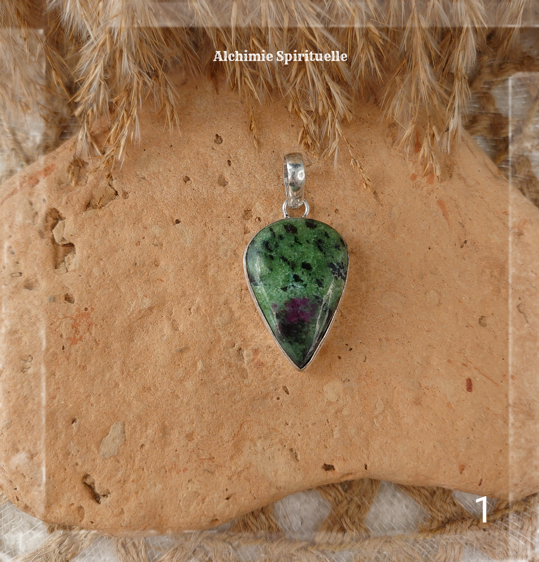 Pendentif Zoïsite rubis
