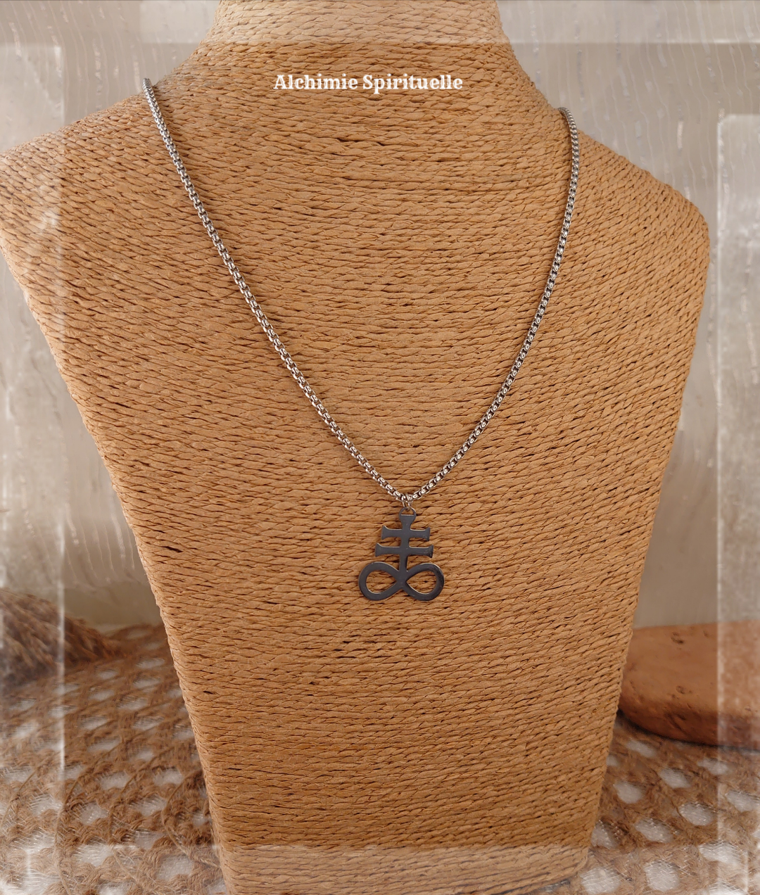 Collier Croix de Léviathan