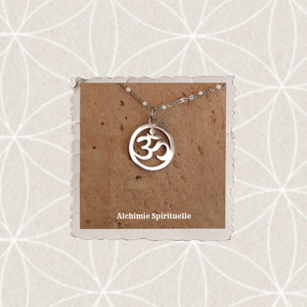Collier Aum