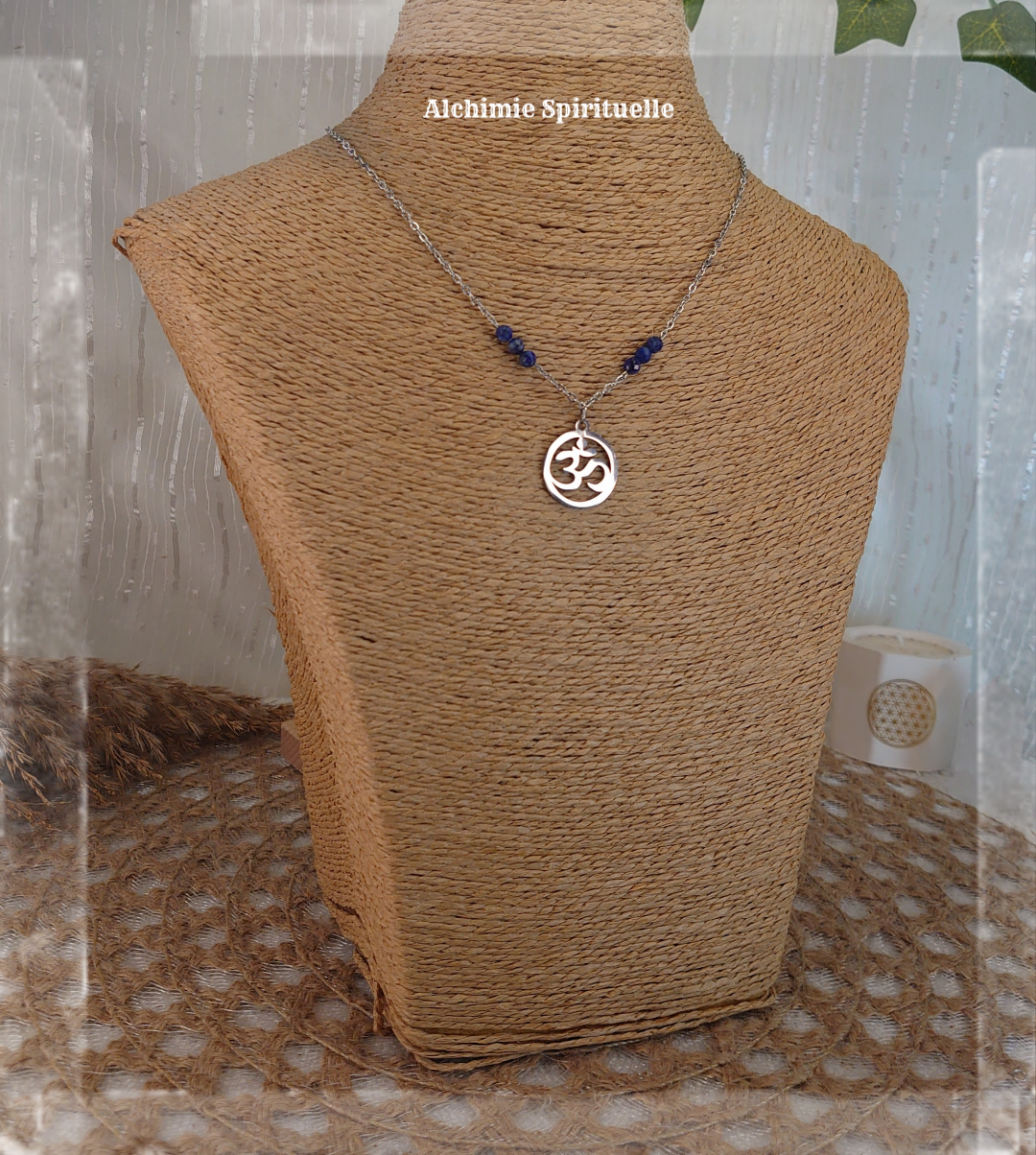 Collier Aum