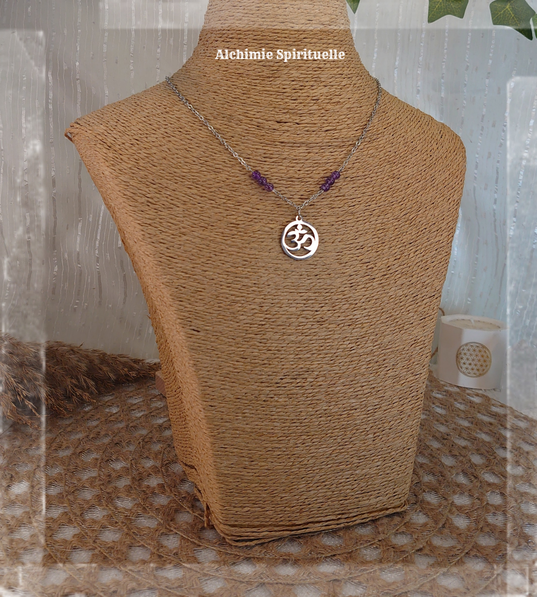 Collier Aum