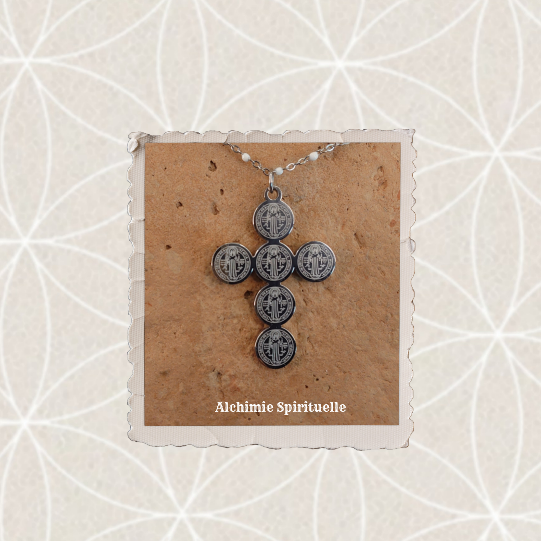 Collier Croix Saint Benoît