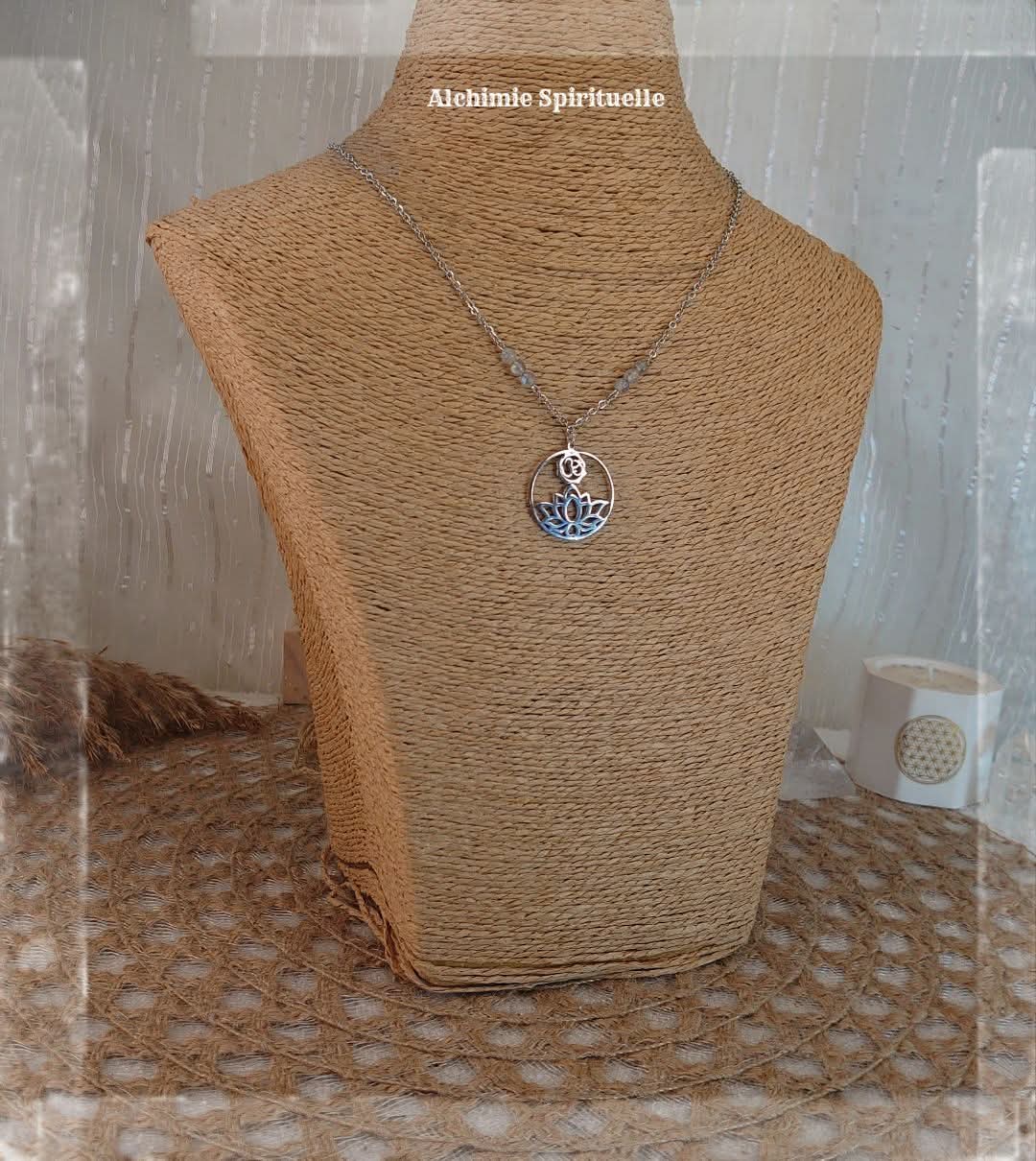 Collier Aum fleur de lotus