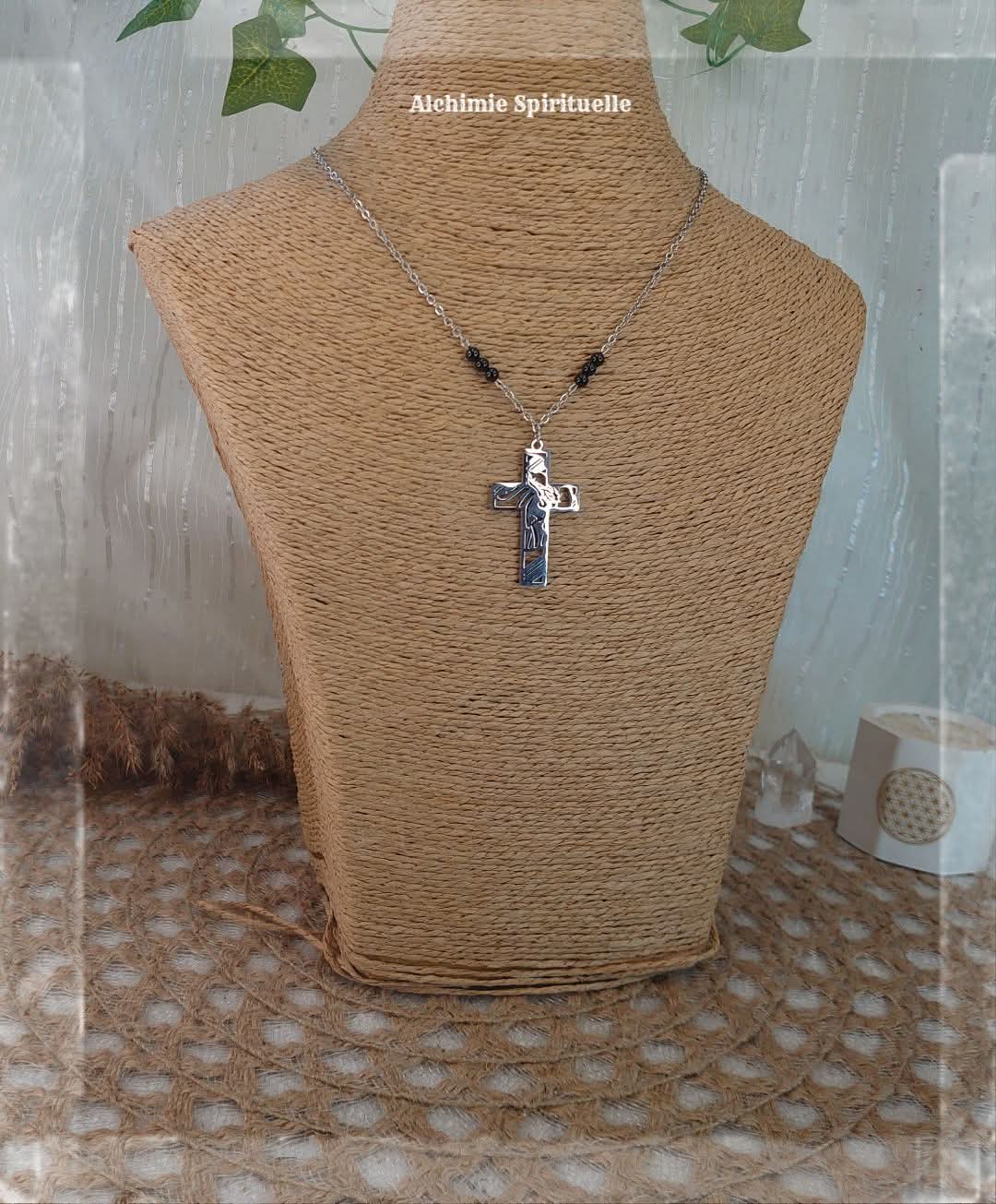Collier Croix Jésus