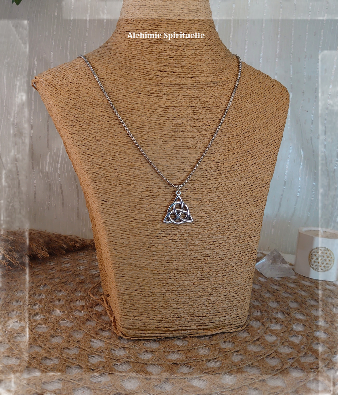 Collier Triquetra