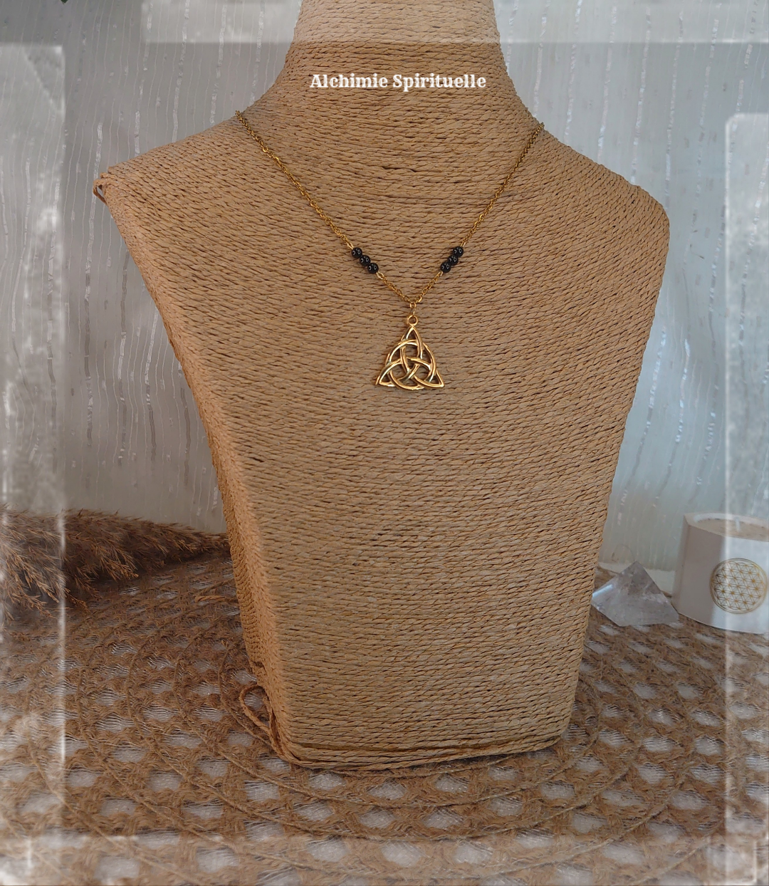Collier Triquetra